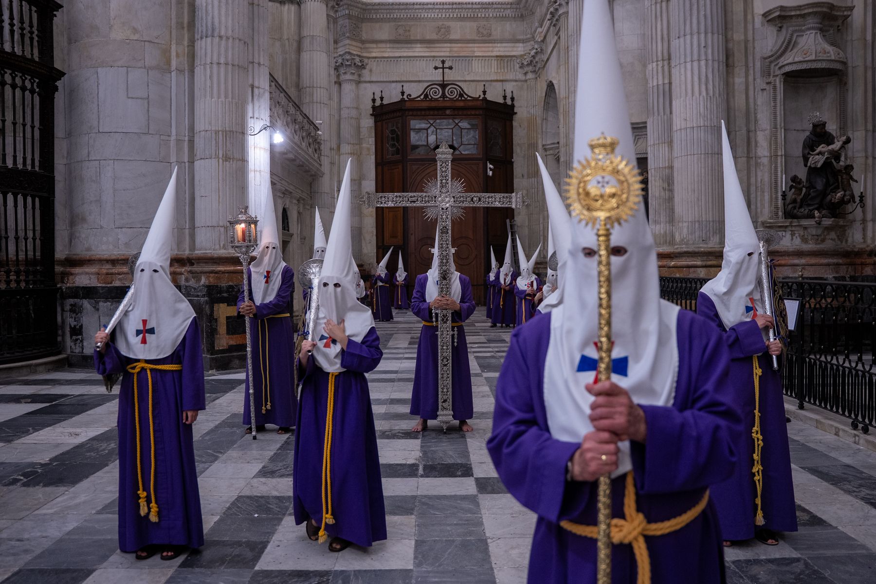 Jueves Santo de luz en Cádiz y Madrugada de silencio y recogimiento