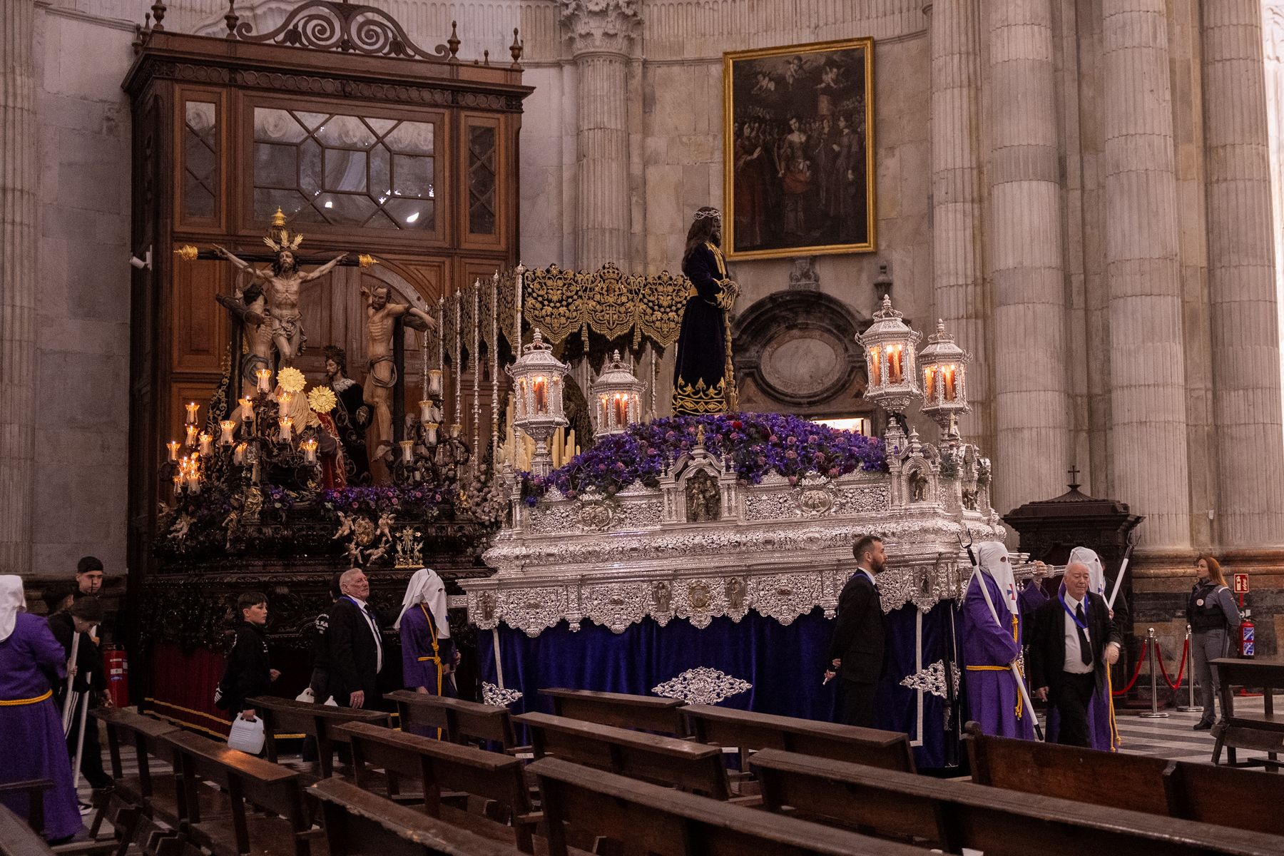 Jueves Santo de luz en Cádiz y Madrugada de silencio y recogimiento