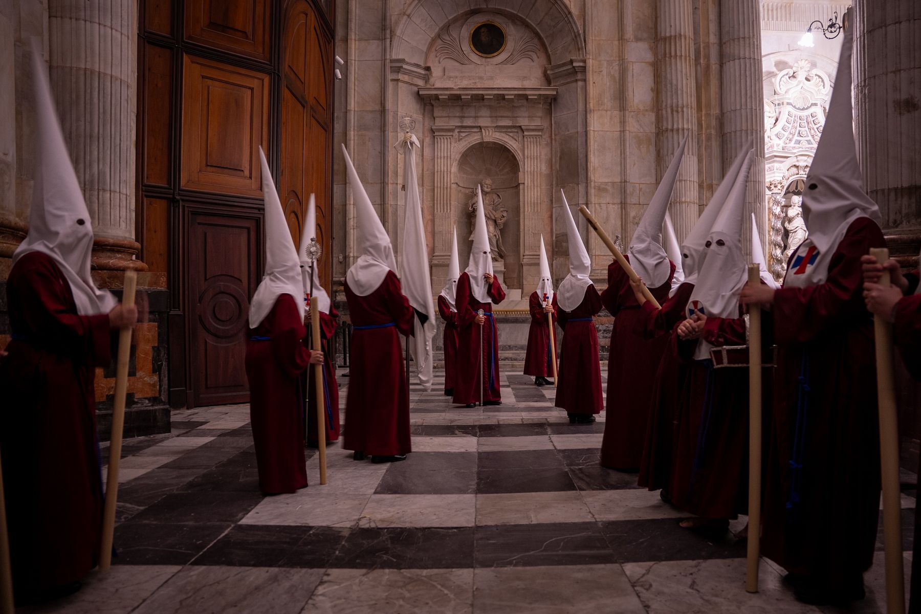 Jueves Santo de luz en Cádiz y Madrugada de silencio y recogimiento