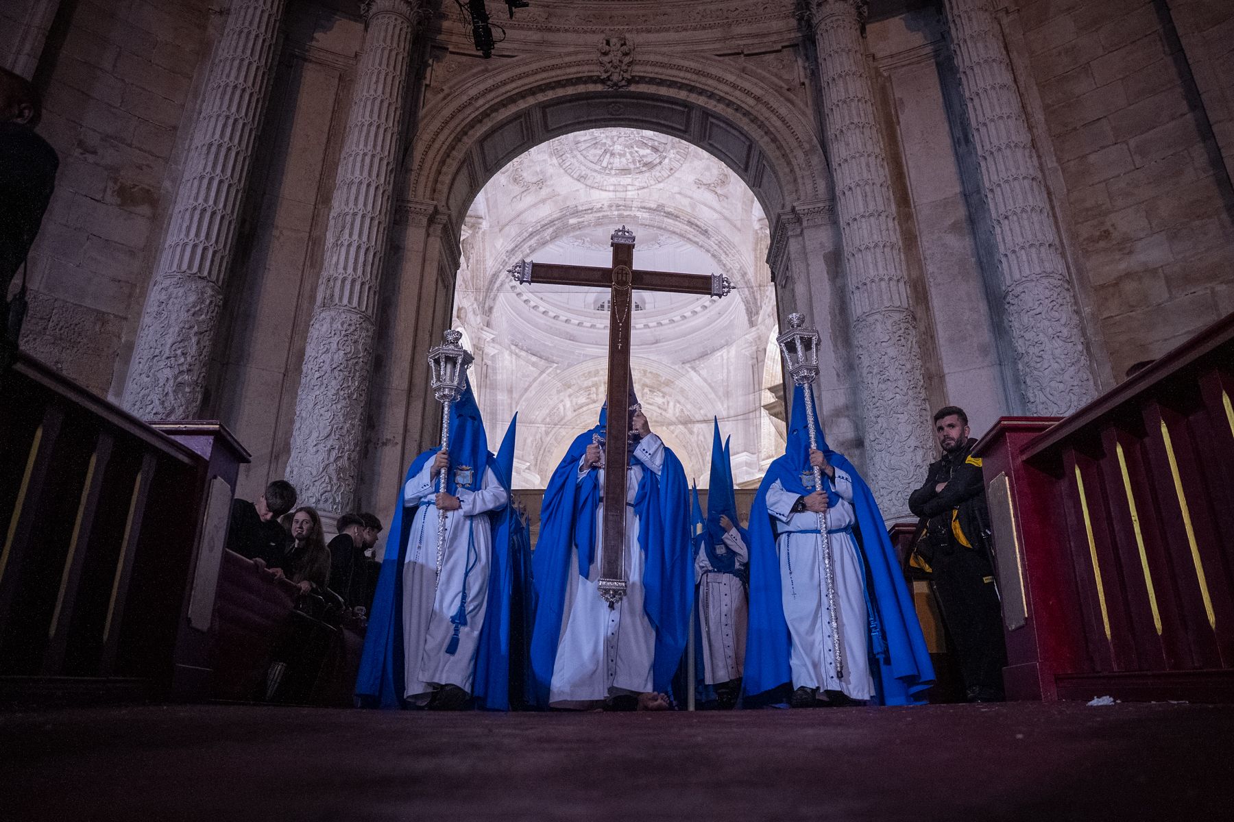 Jueves Santo de luz en Cádiz y Madrugada de silencio y recogimiento
