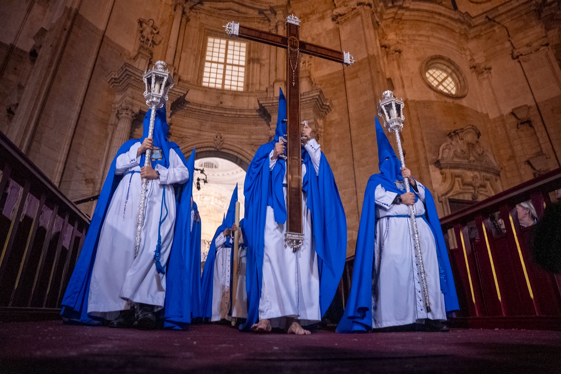 Jueves Santo de luz en Cádiz y Madrugada de silencio y recogimiento