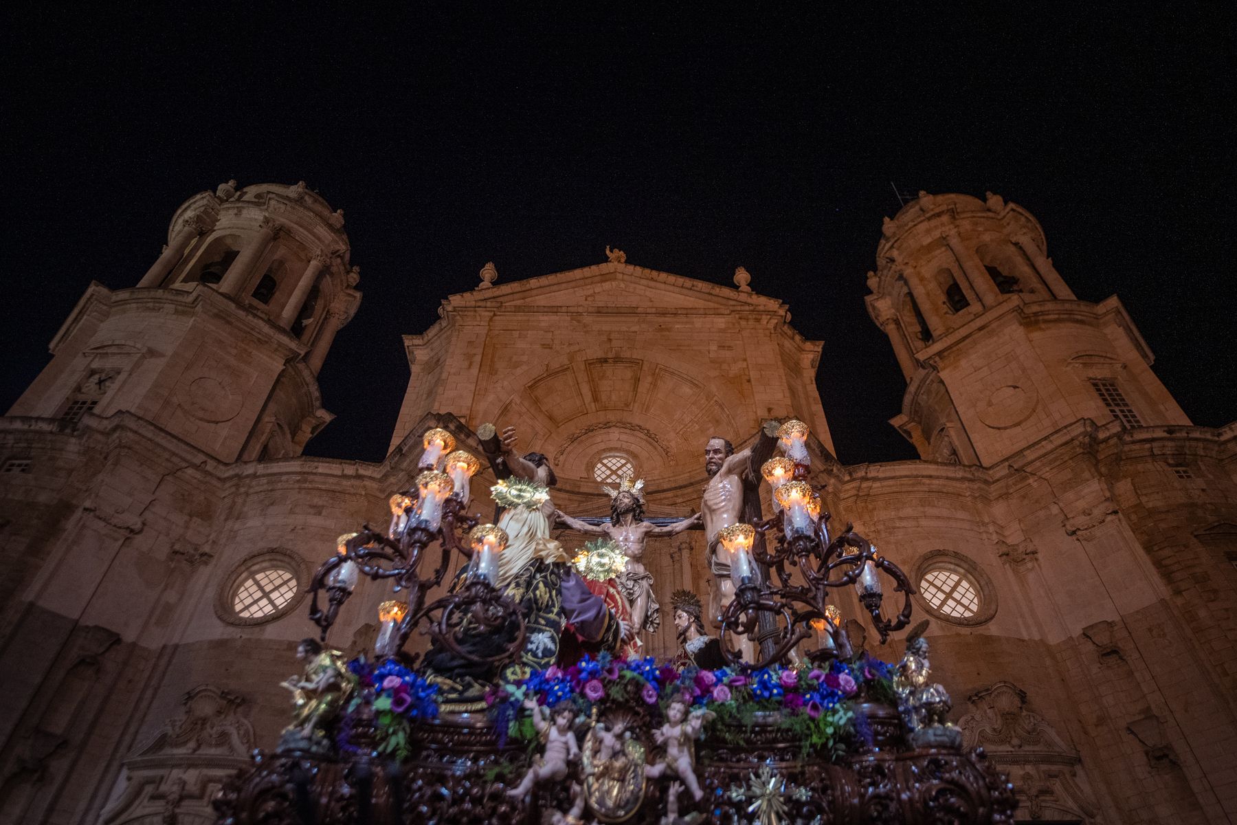Jueves Santo de luz en Cádiz y Madrugada de silencio y recogimiento