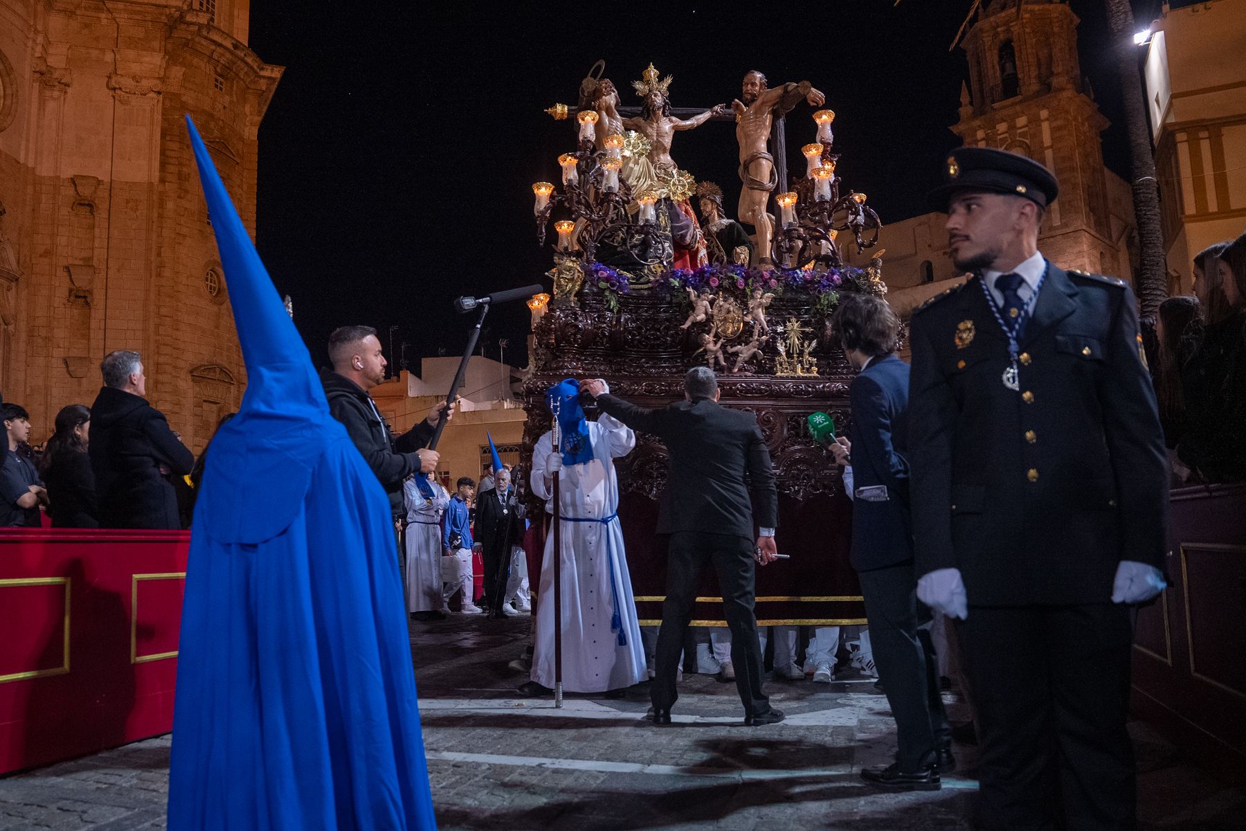 Jueves Santo de luz en Cádiz y Madrugada de silencio y recogimiento