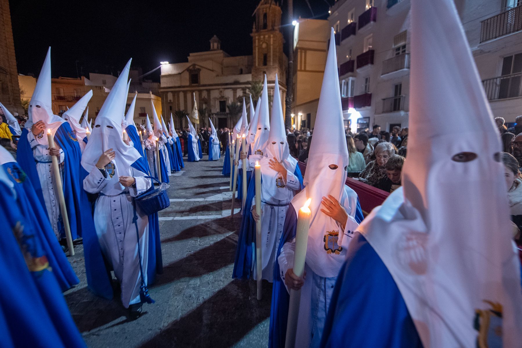 Jueves Santo de luz en Cádiz y Madrugada de silencio y recogimiento