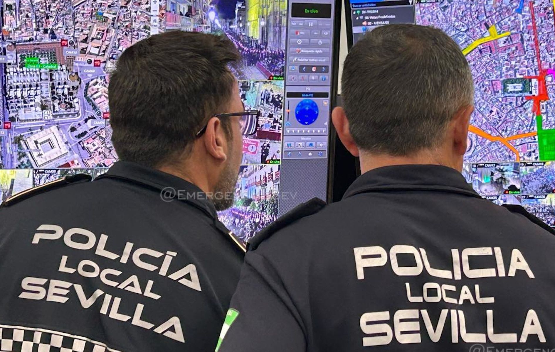 Agentes de la Policía Local de Sevilla esta Semana Santa