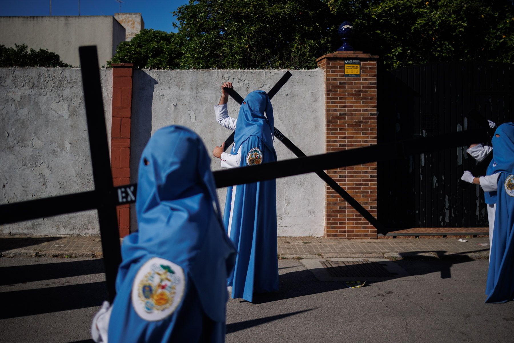 La Hermandad de la Exaltación en su salida este Viernes Santo