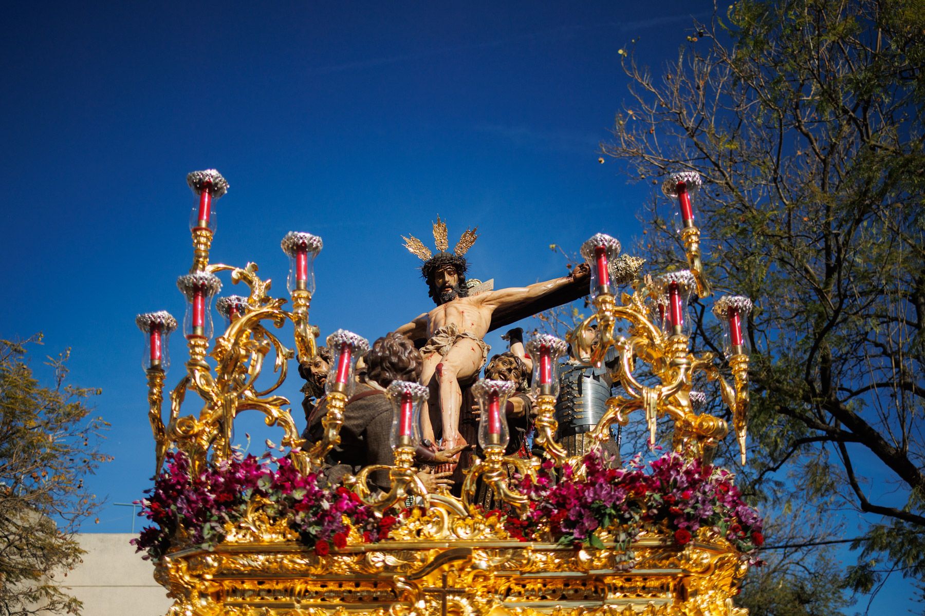 La Hermandad de la Exaltación en su salida este Viernes Santo