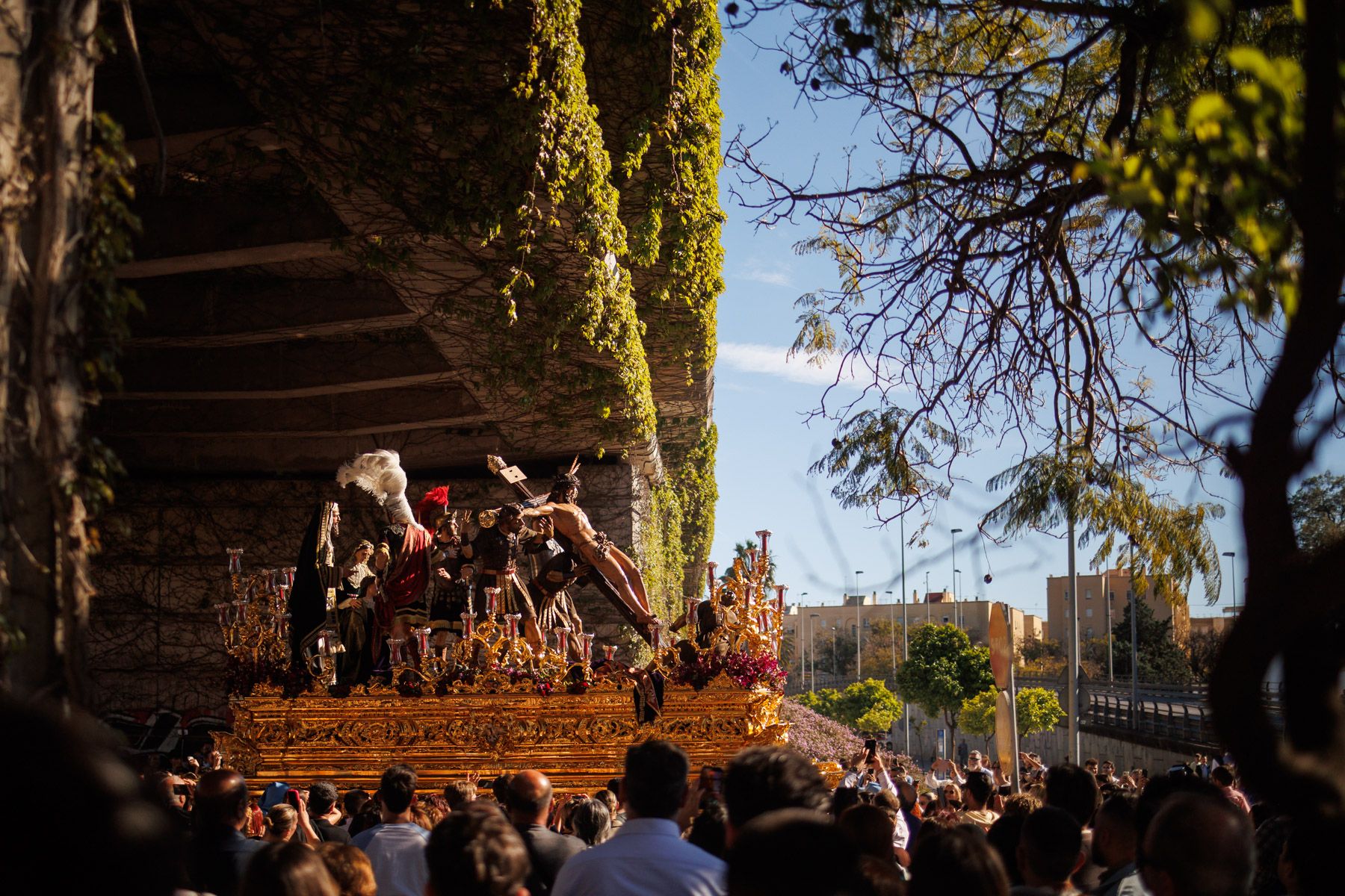La Hermandad de la Exaltación en su salida este Viernes Santo