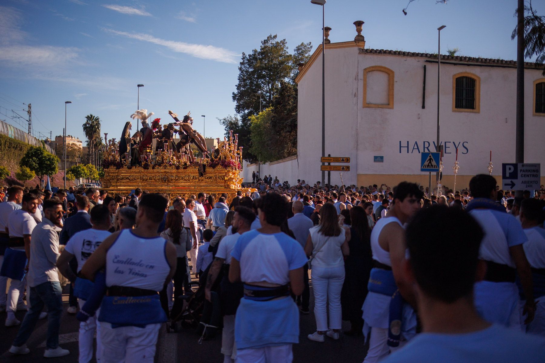 La Hermandad de la Exaltación en su salida este Viernes Santo