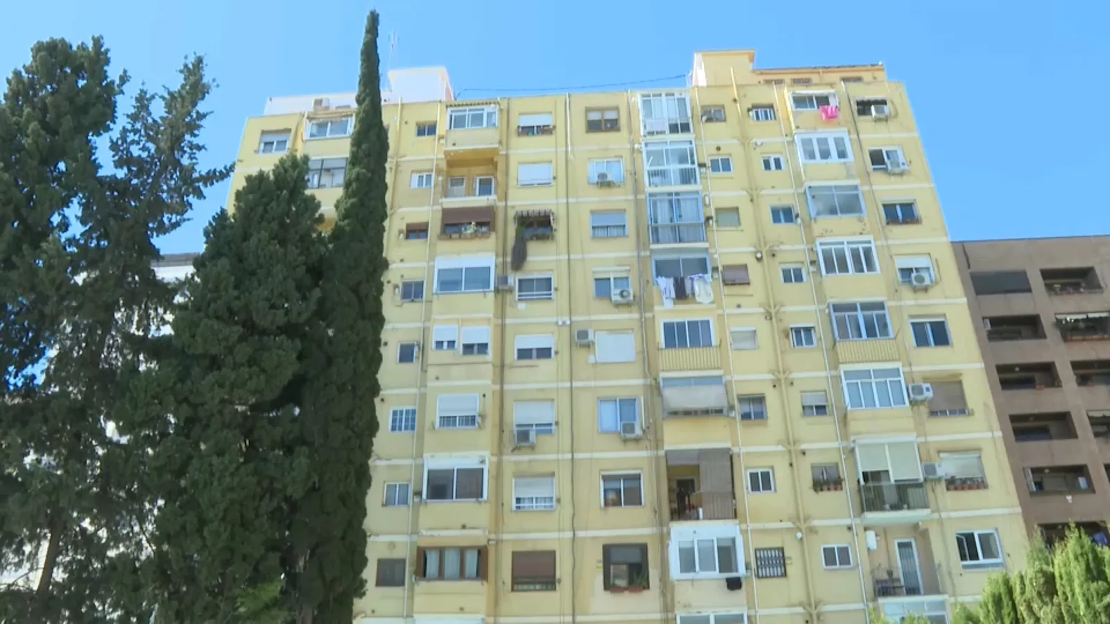 Bloque de pisos donde ha tenido lugar el siniestro, este viernes en Valencia.