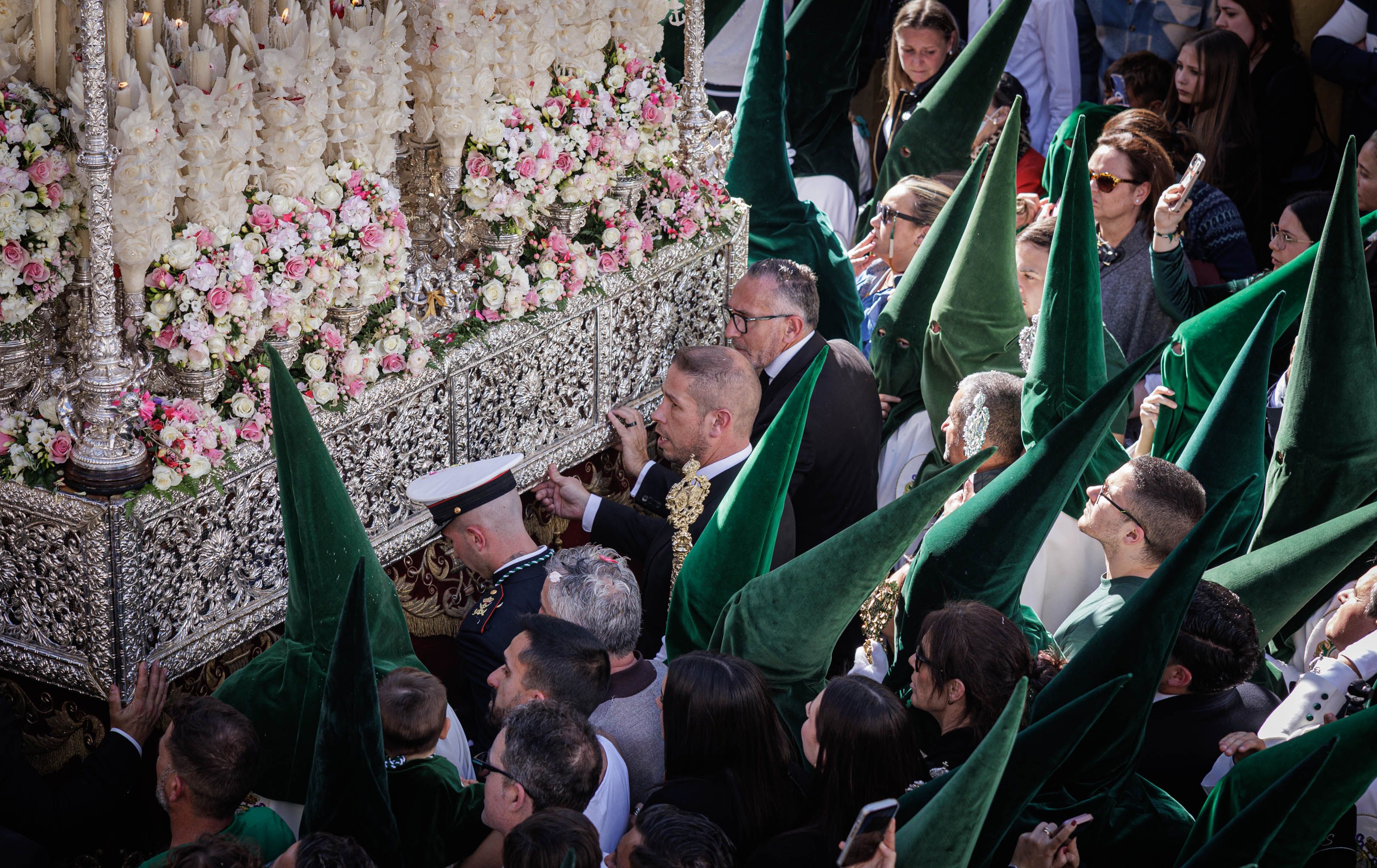 Tomás Sampalo al frente de la Esperanza de la Yedra Coronada Tomás Sampalo al frente de la Esperanza de la Yedra Coronada