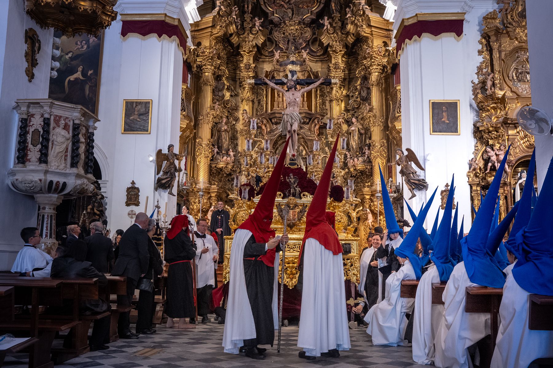 Viernes Santo en Cádiz  solemnidad entre Expiración, Descendimiento y Buena Muerte