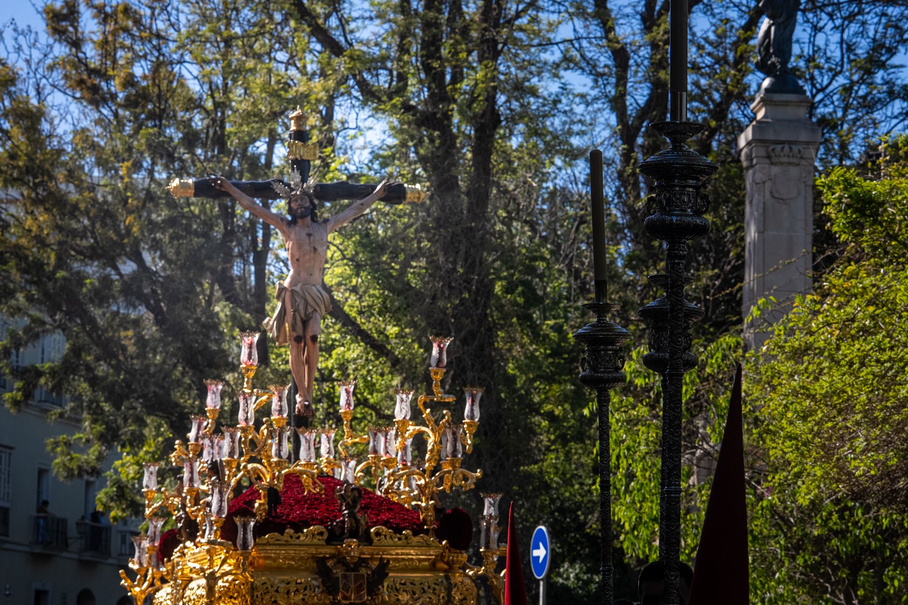 Viernes Santo en Cádiz  solemnidad entre Expiración, Descendimiento y Buena Muerte