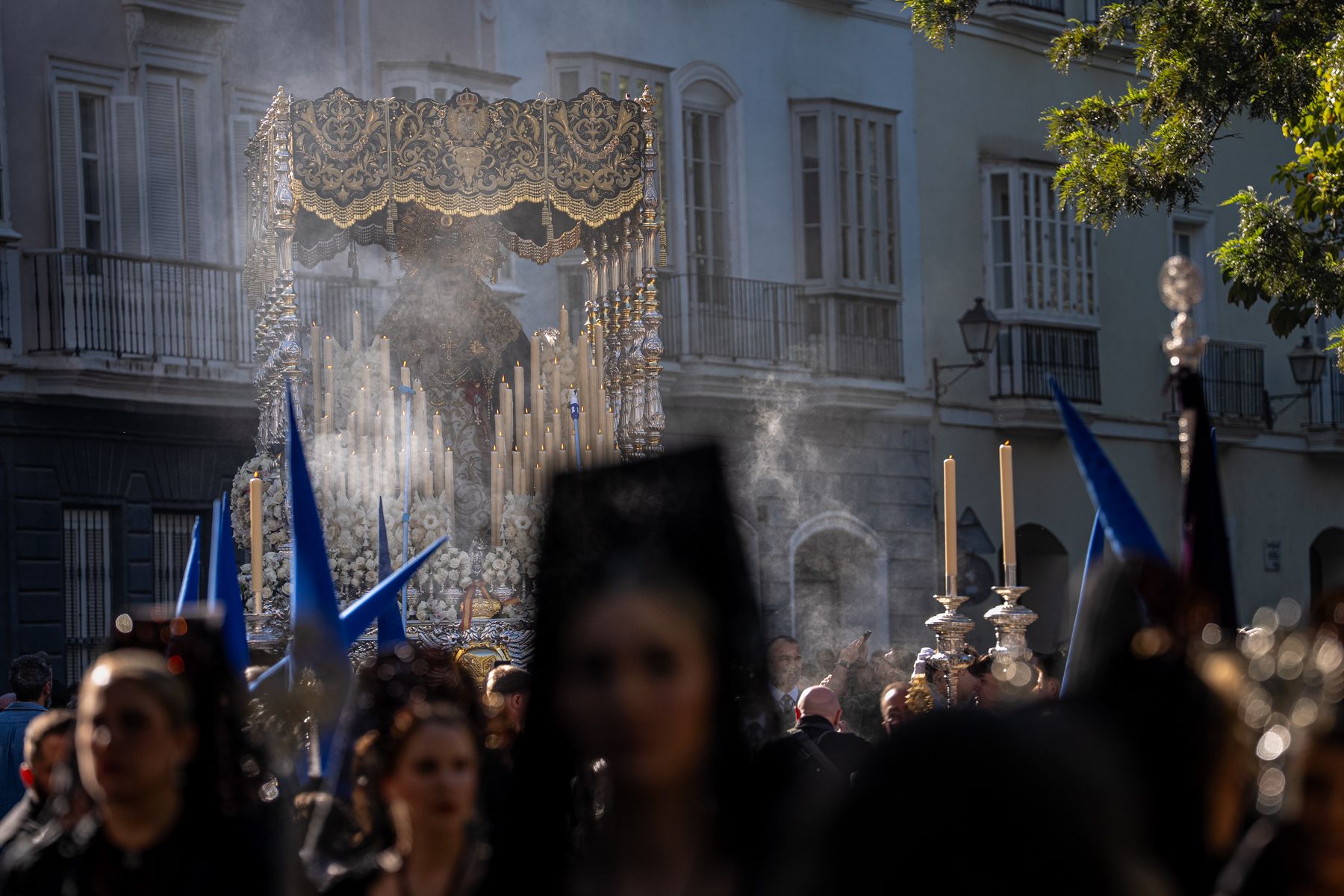 Viernes Santo en Cádiz  solemnidad entre Expiración, Descendimiento y Buena Muerte