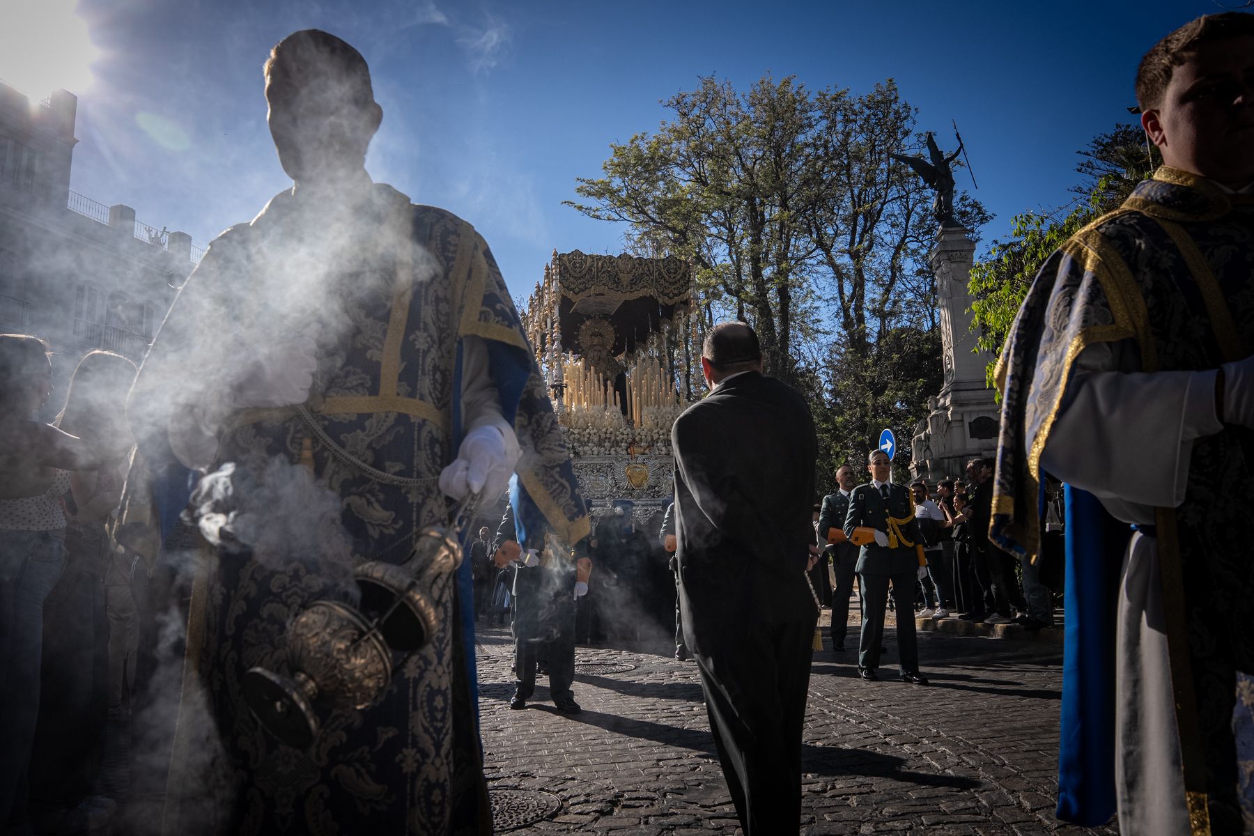 Viernes Santo en Cádiz  solemnidad entre Expiración, Descendimiento y Buena Muerte