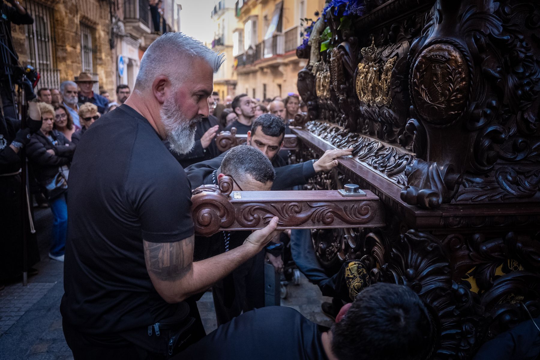 Viernes Santo en Cádiz  solemnidad entre Expiración, Descendimiento y Buena Muerte