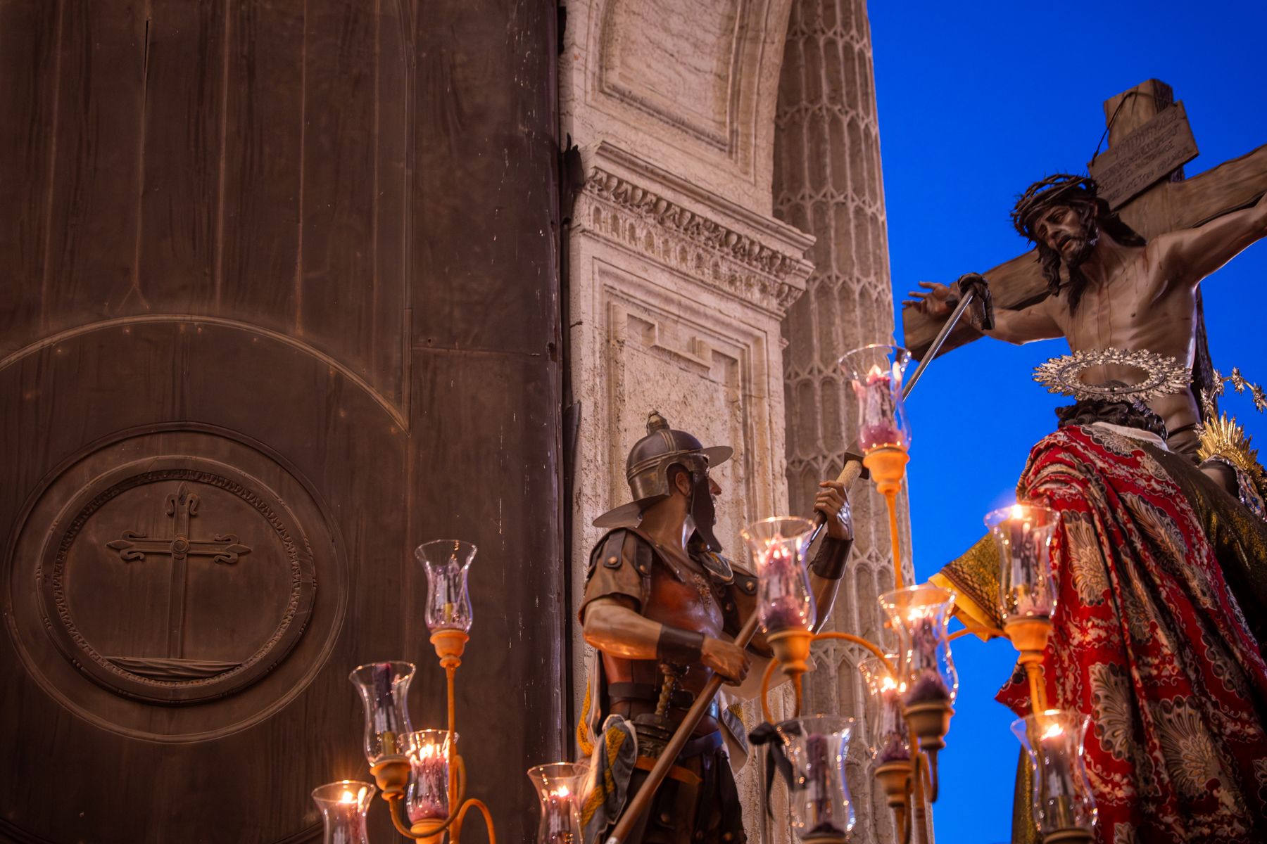Viernes Santo en Cádiz  solemnidad entre Expiración, Descendimiento y Buena Muerte