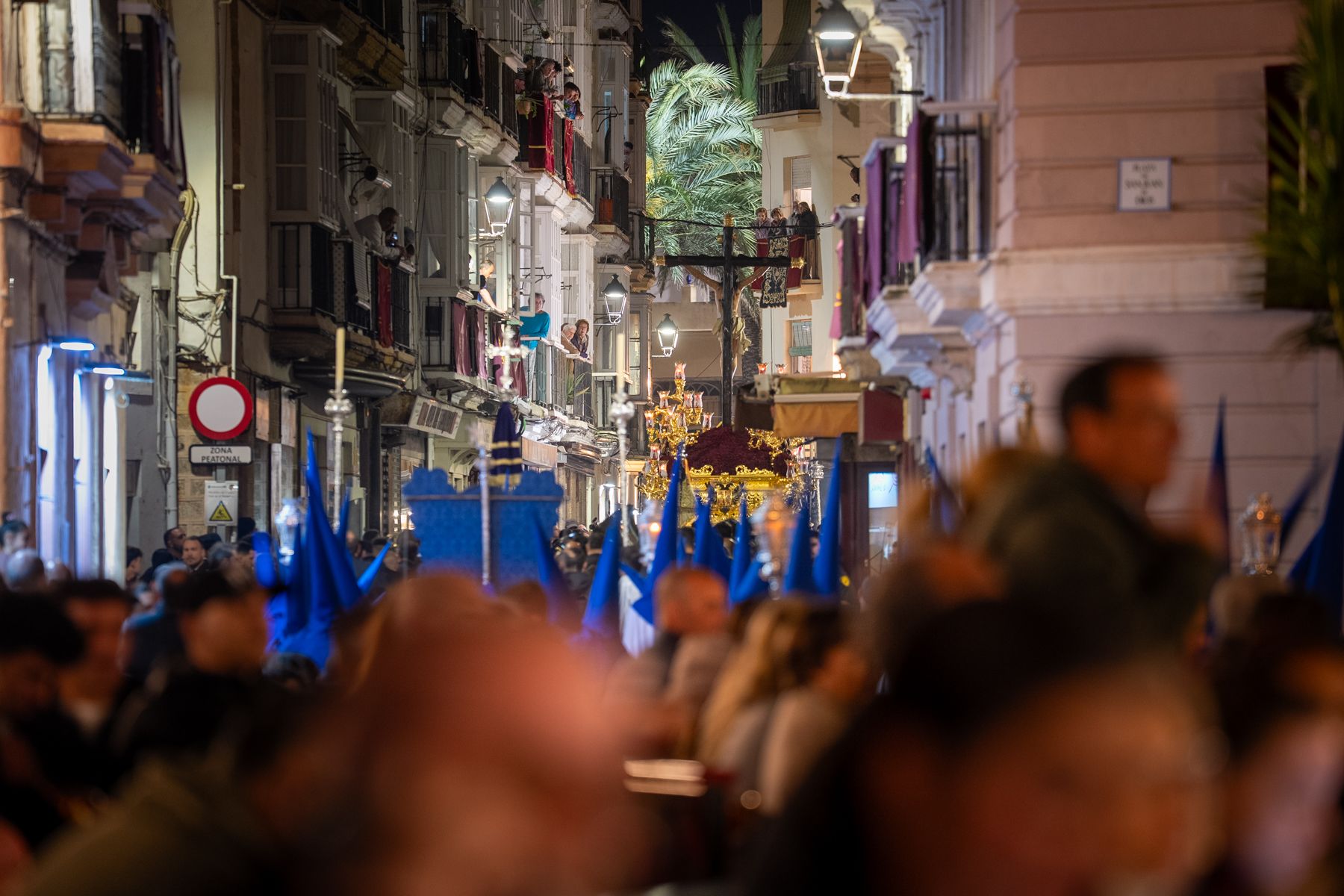 Viernes Santo en Cádiz  solemnidad entre Expiración, Descendimiento y Buena Muerte