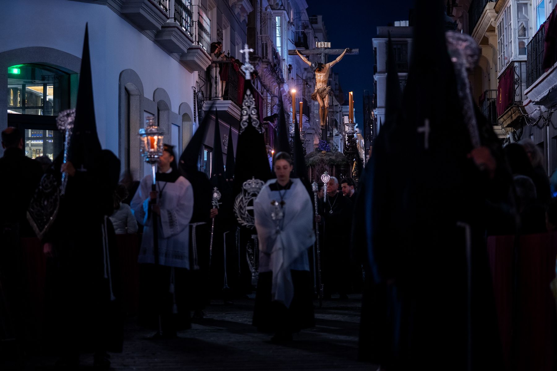 Viernes Santo en Cádiz  solemnidad entre Expiración, Descendimiento y Buena Muerte