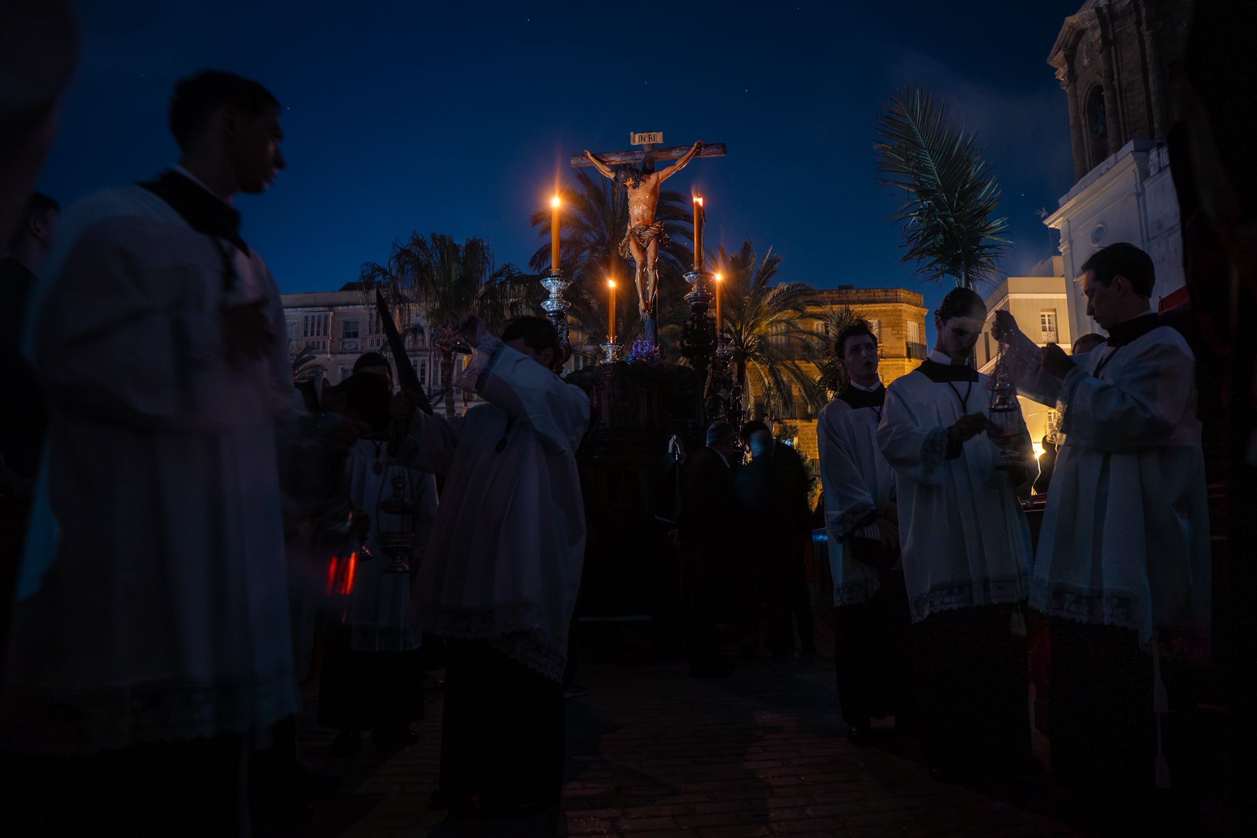Viernes Santo en Cádiz  solemnidad entre Expiración, Descendimiento y Buena Muerte