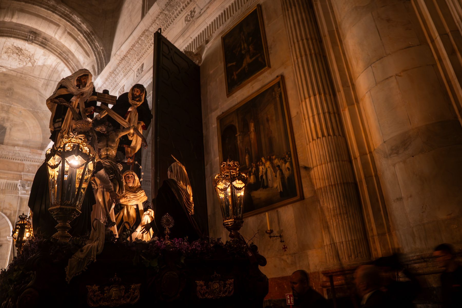 Viernes Santo en Cádiz  solemnidad entre Expiración, Descendimiento y Buena Muerte
