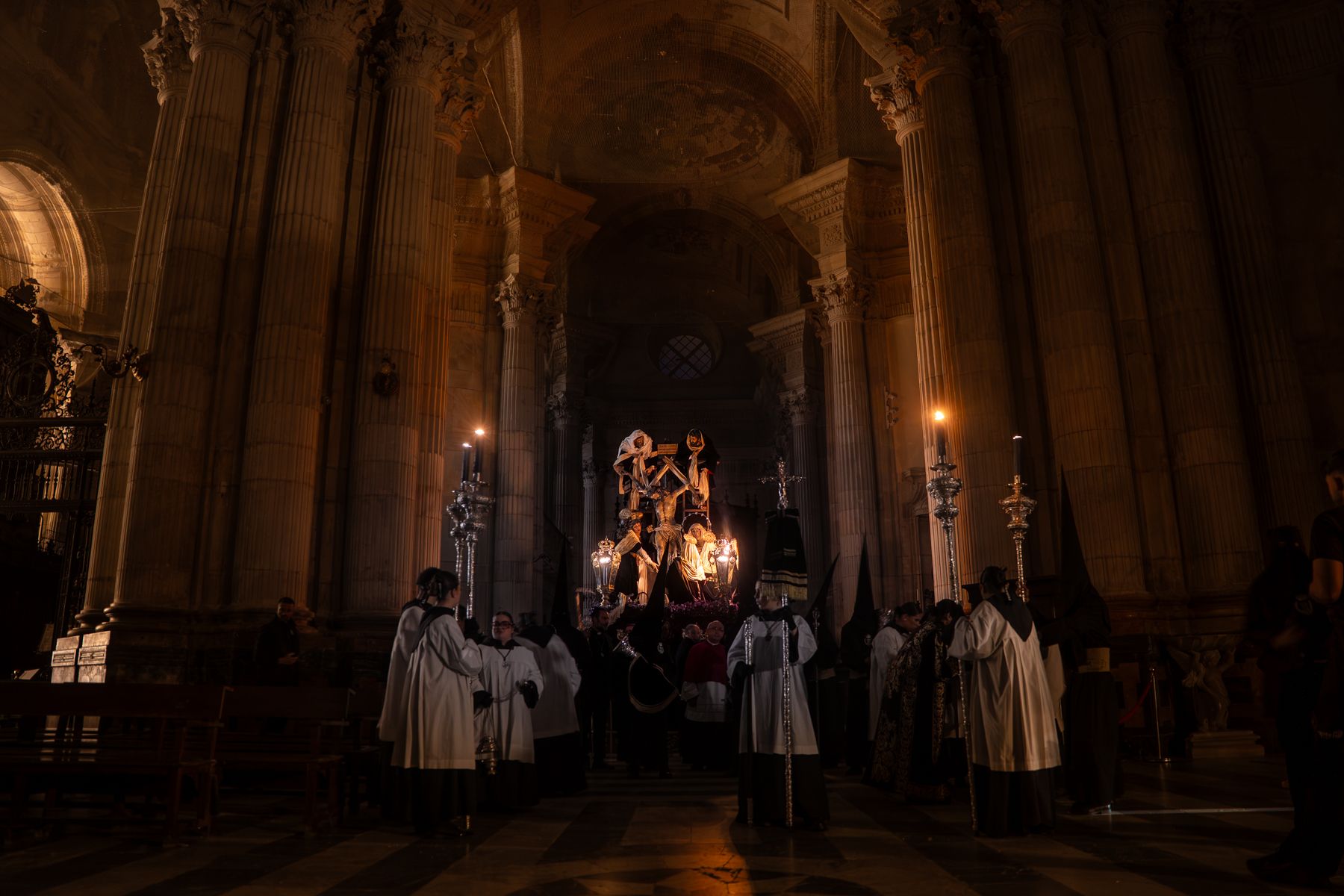 Viernes Santo en Cádiz  solemnidad entre Expiración, Descendimiento y Buena Muerte
