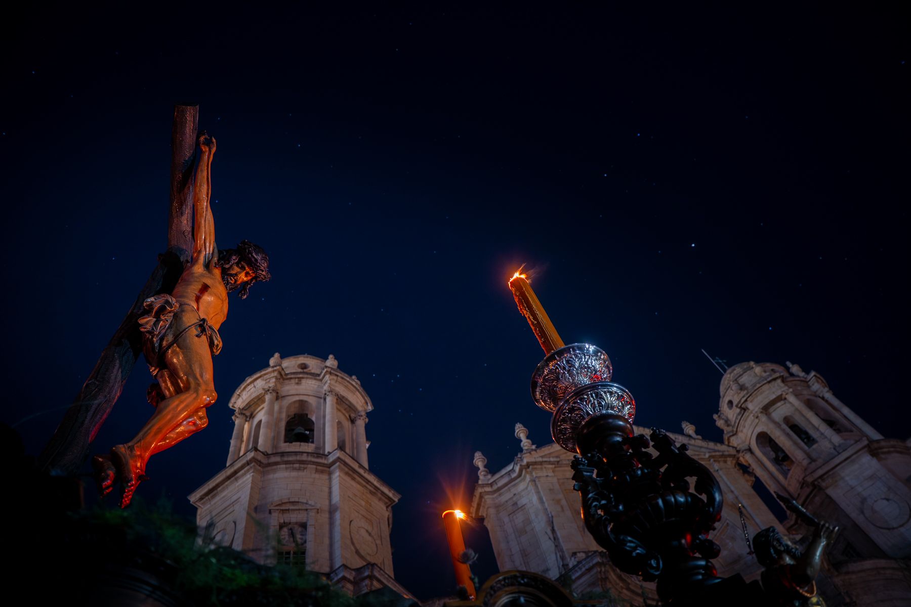 Viernes Santo en Cádiz  solemnidad entre Expiración, Descendimiento y Buena Muerte