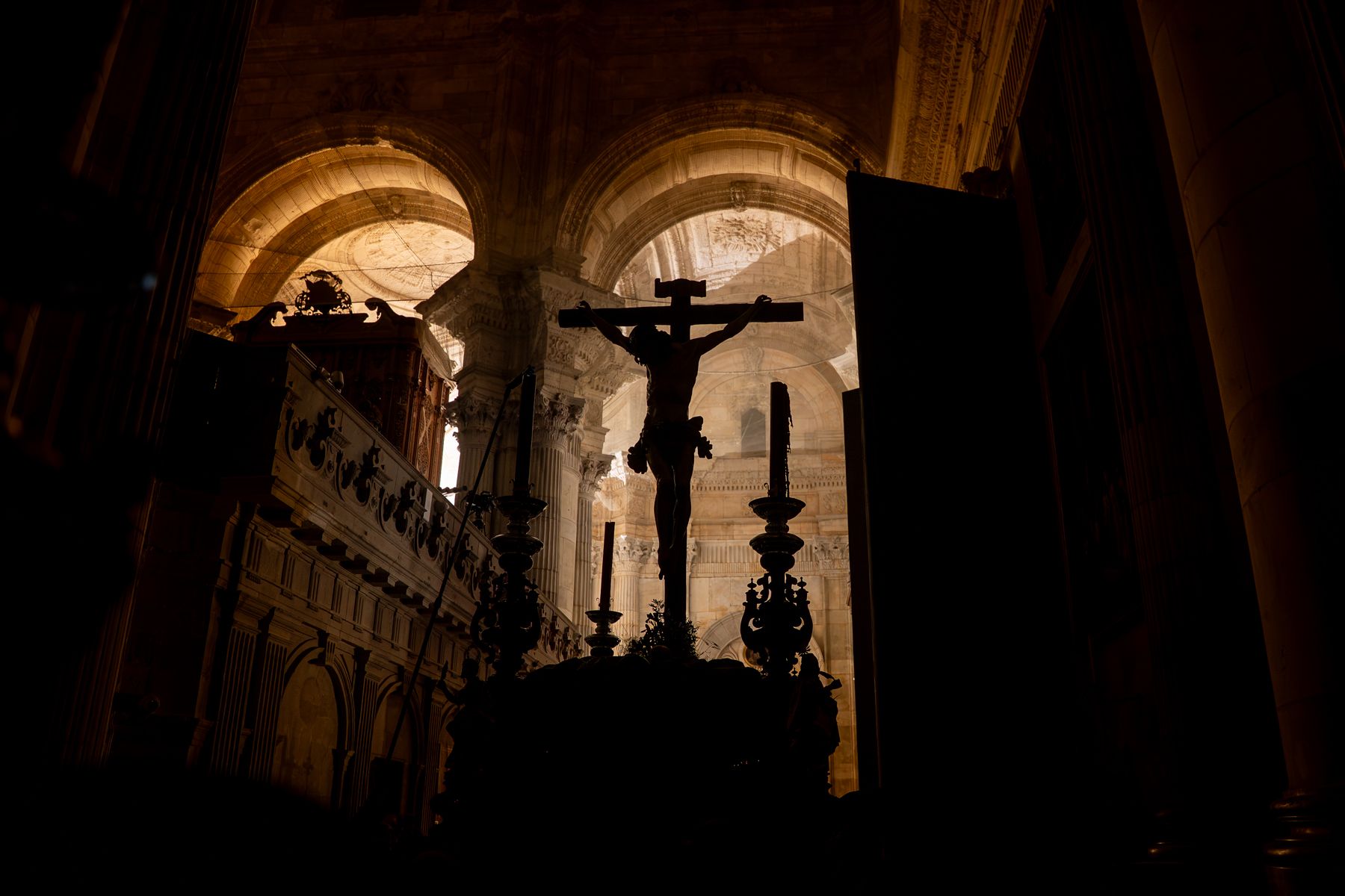 Viernes Santo en Cádiz  solemnidad entre Expiración, Descendimiento y Buena Muerte
