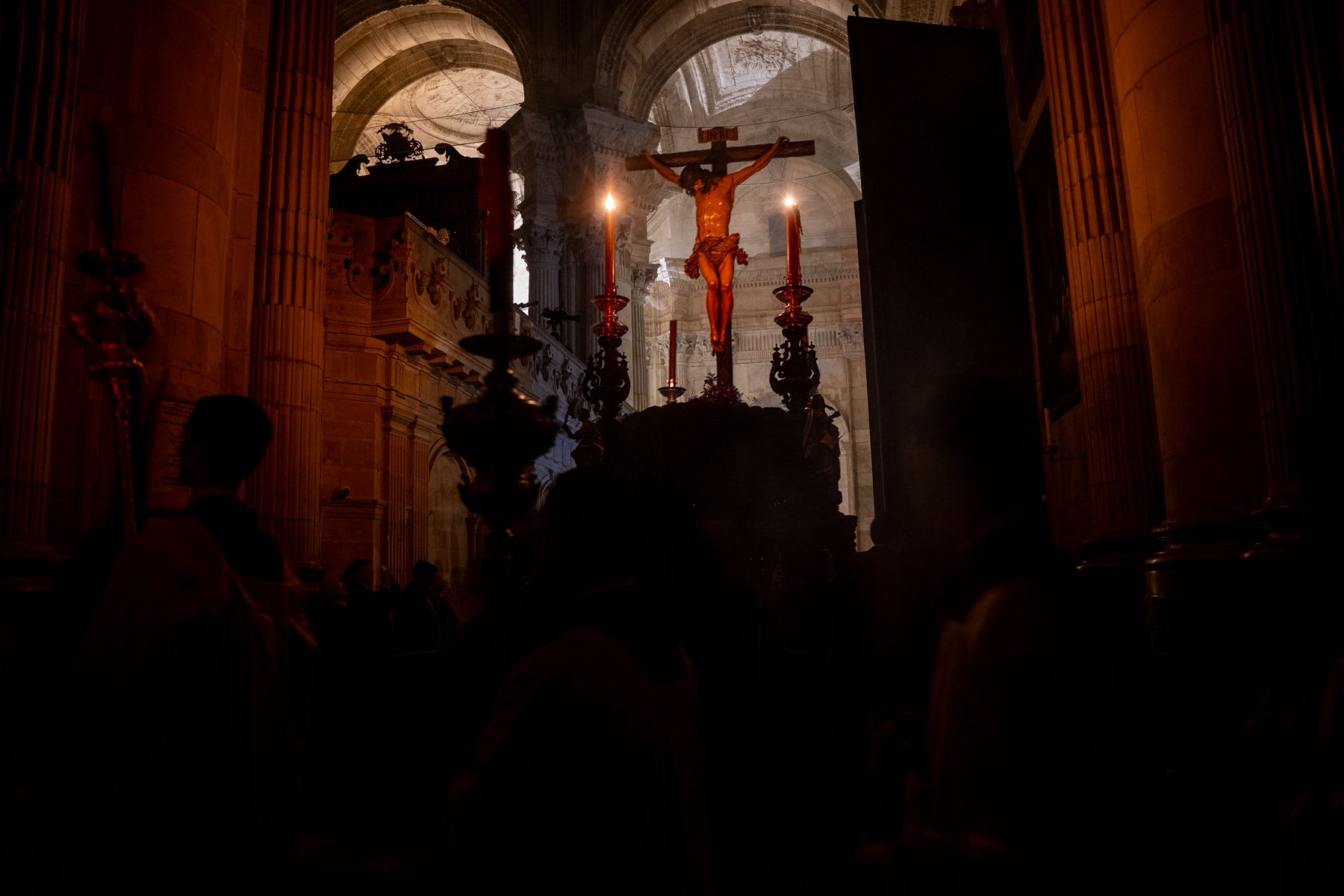 Viernes Santo en Cádiz  solemnidad entre Expiración, Descendimiento y Buena Muerte