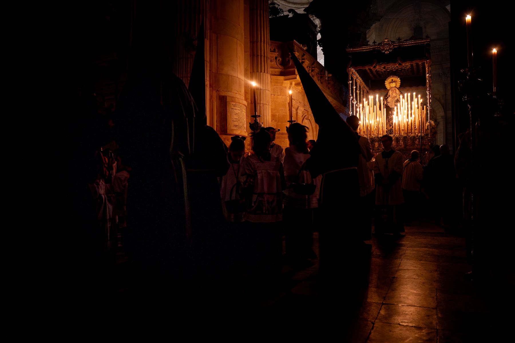 Viernes Santo en Cádiz  solemnidad entre Expiración, Descendimiento y Buena Muerte