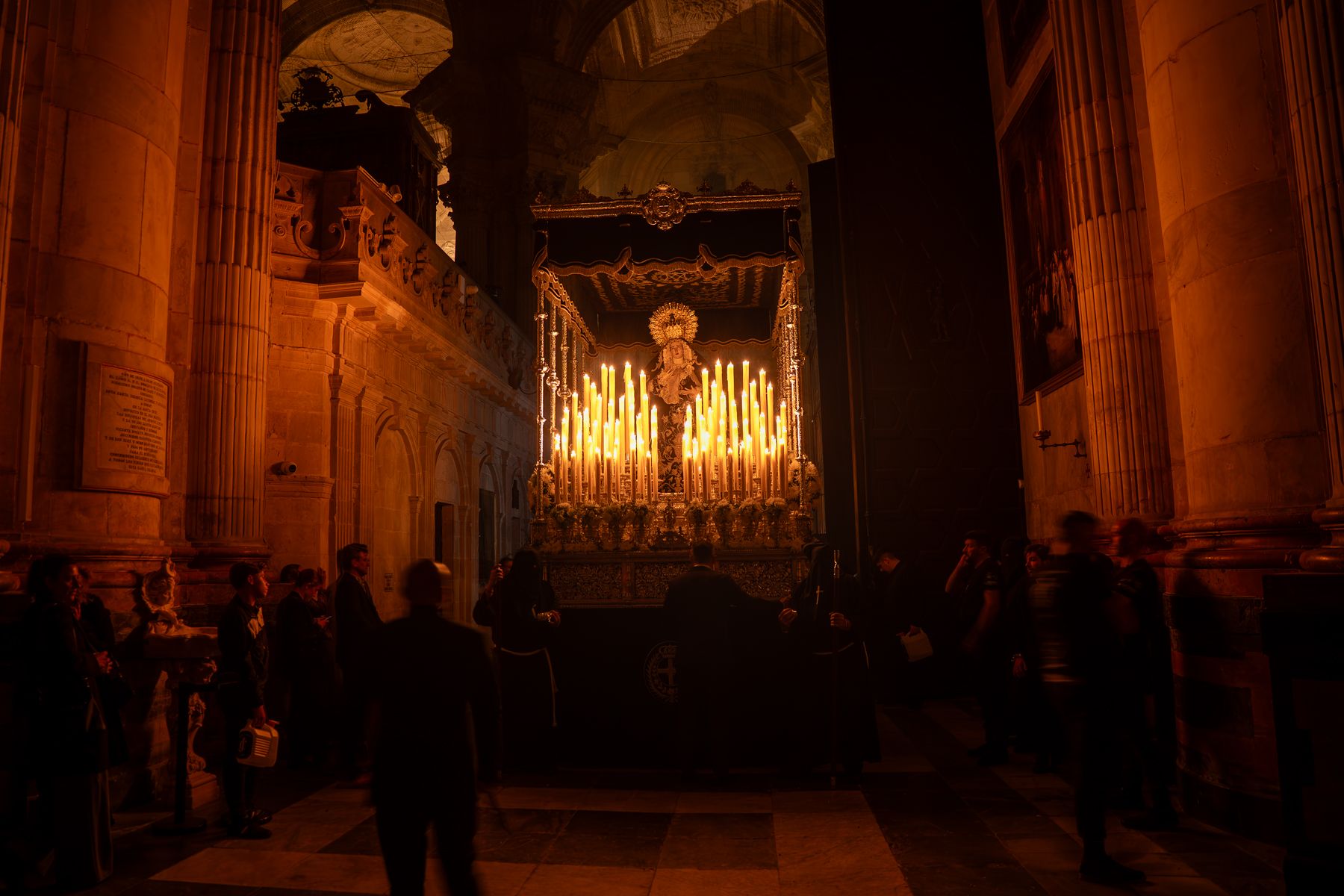 Viernes Santo en Cádiz  solemnidad entre Expiración, Descendimiento y Buena Muerte