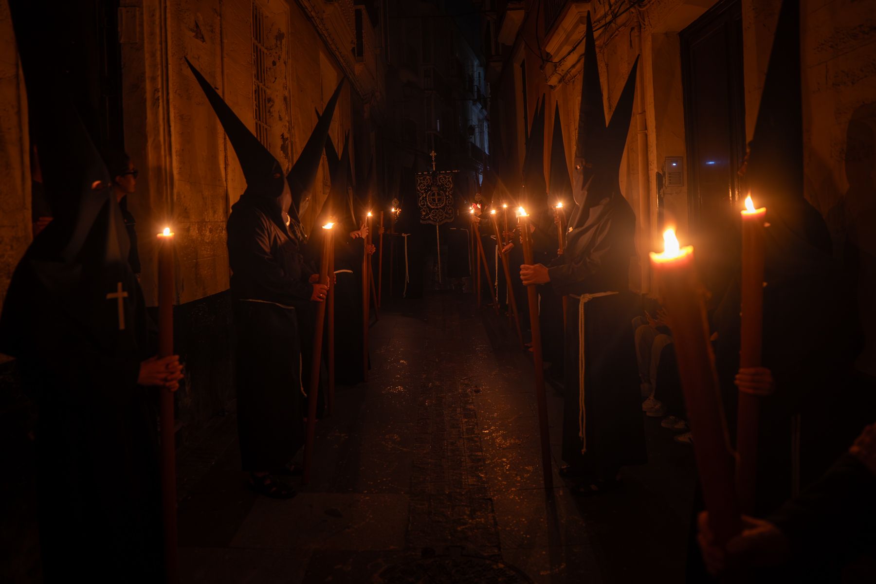 Viernes Santo en Cádiz  solemnidad entre Expiración, Descendimiento y Buena Muerte