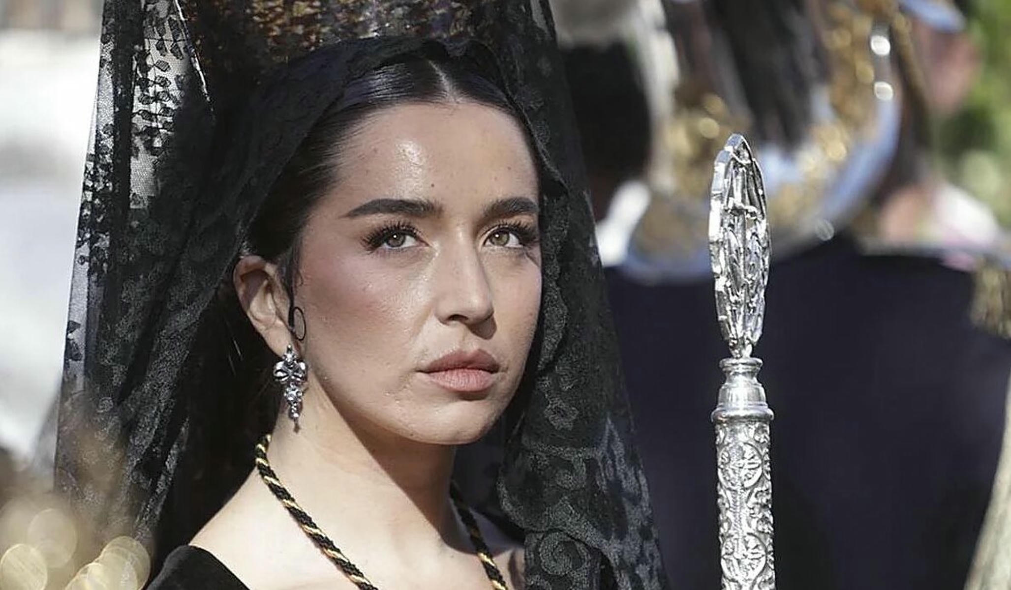 Lola Índigo, de mantilla, en la Semana Santa de Granada Lola Índigo, de mantilla, en la Semana Santa de Granada