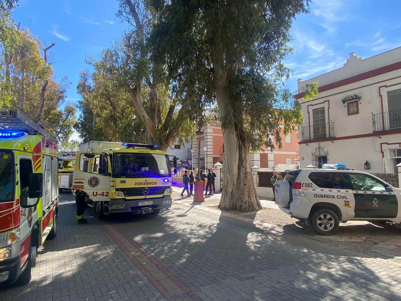 Un menor herido este Viernes Santo en Chipiona tras un incendio en una casa de la avenida Jerez. Un menor herido este Viernes Santo en Chipiona tras un incendio en una casa de la avenida Jerez.