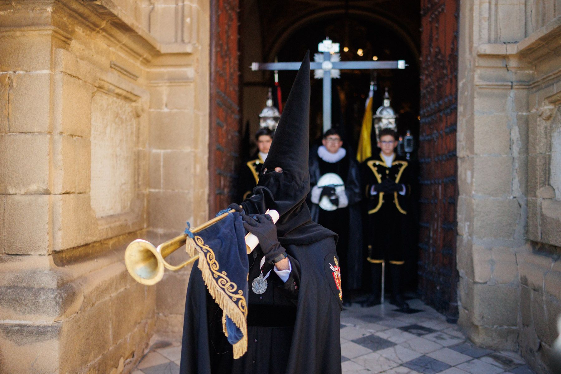 El Santo Entierro saliendo de la capilla del Calvario este Sábado Santo El Santo Entierro saliendo de la capilla del Calvario este Sábado Santo