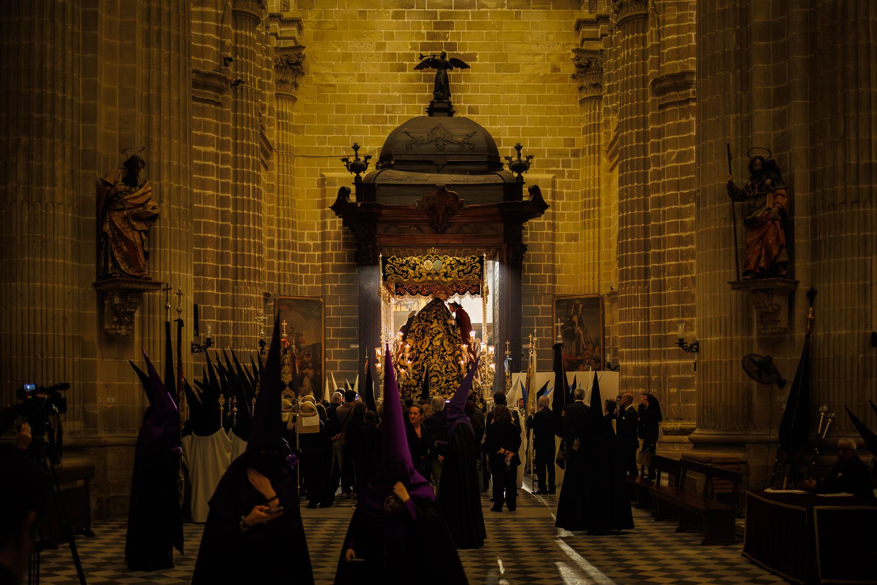 El Santo Entierro saliendo de la capilla del Calvario este Sábado Santo El Santo Entierro saliendo de la capilla del Calvario este Sábado Santo