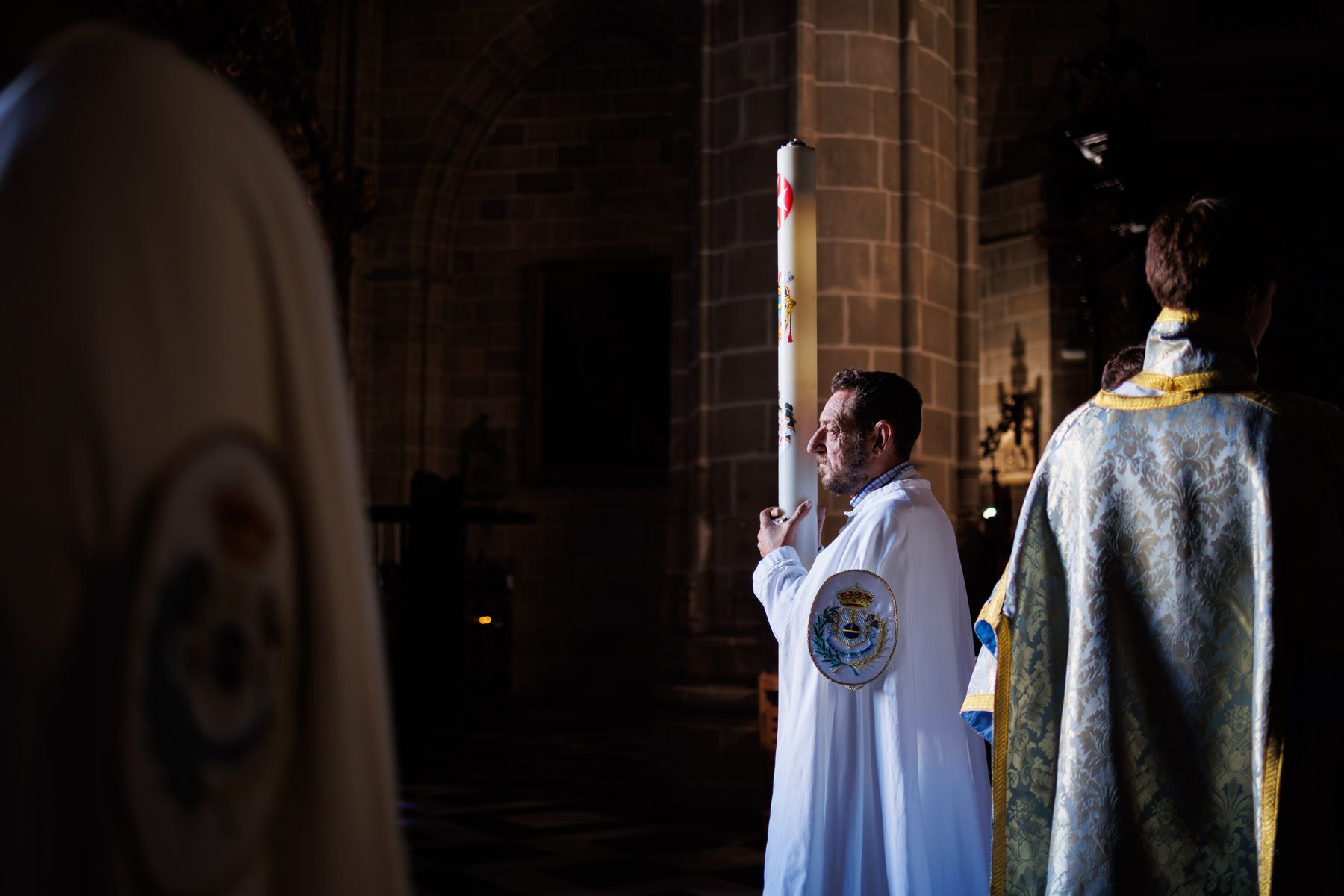 La Hermandad del Resucitado en la salida desde San Miguel La Hermandad del Resucitado en la salida desde San Miguel