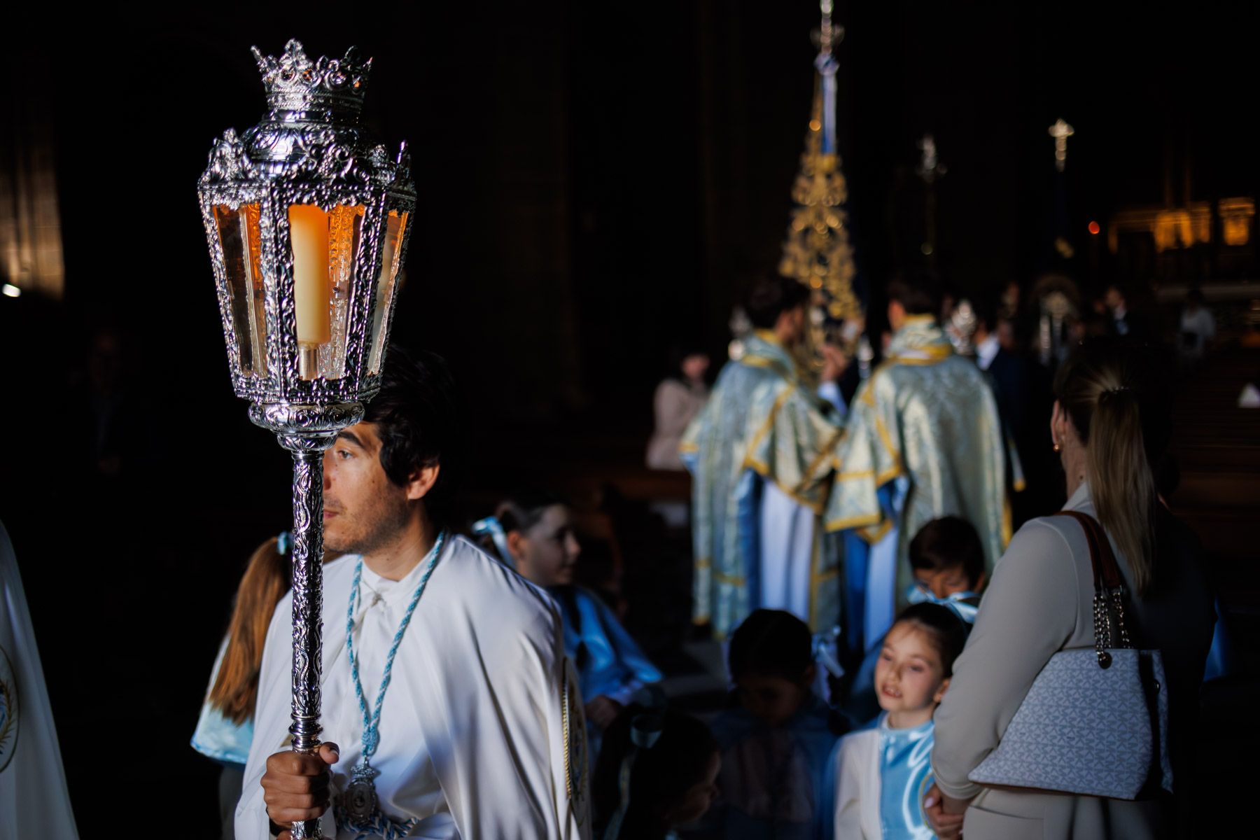 La Hermandad del Resucitado en la salida desde San Miguel La Hermandad del Resucitado en la salida desde San Miguel