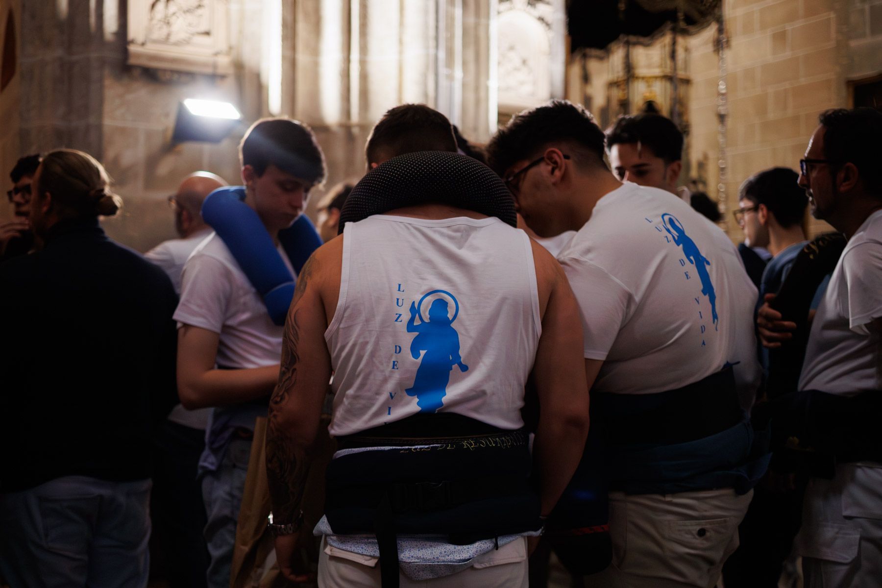La Hermandad del Resucitado en la salida desde San Miguel La Hermandad del Resucitado en la salida desde San Miguel