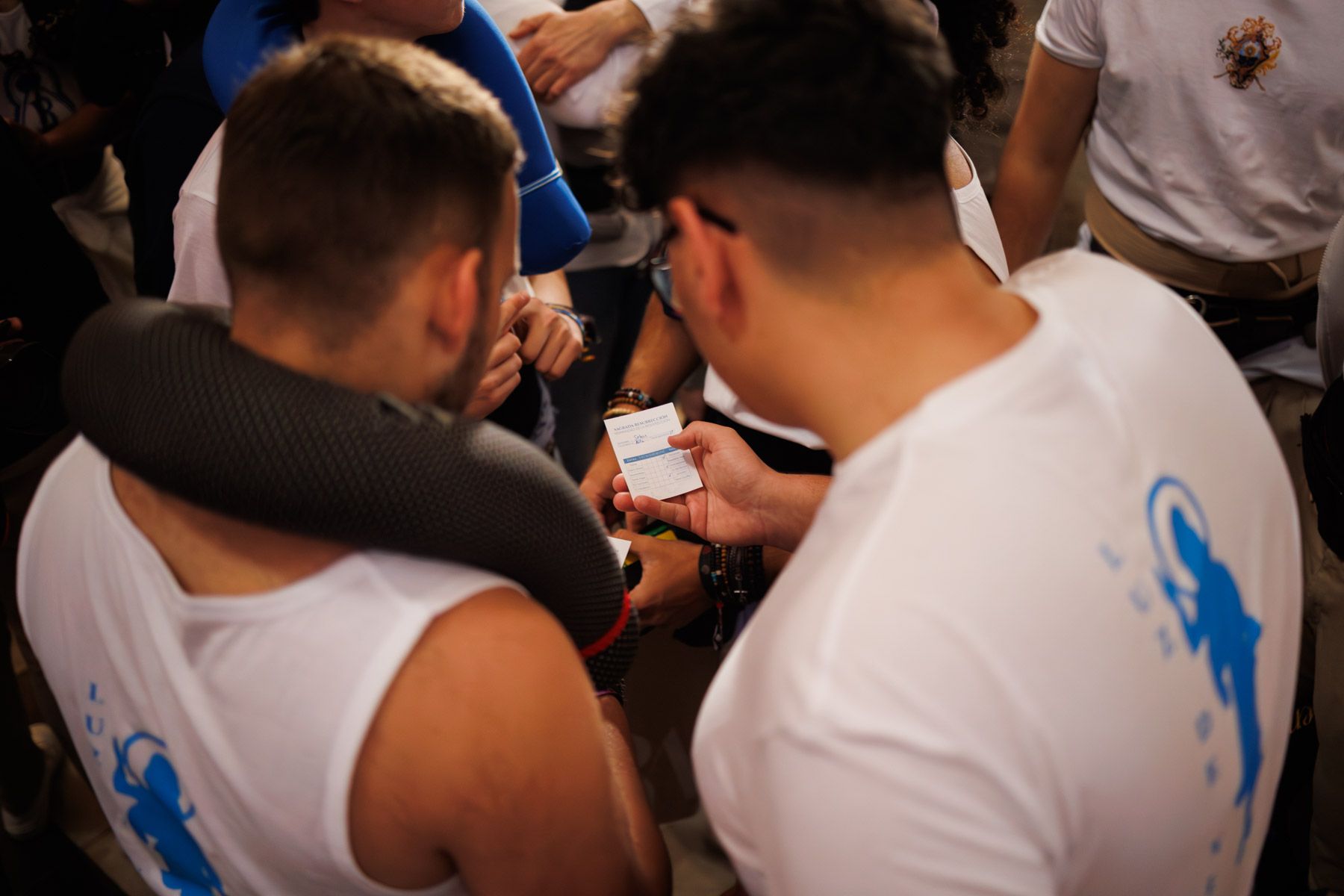 La Hermandad del Resucitado en la salida desde San Miguel La Hermandad del Resucitado en la salida desde San Miguel