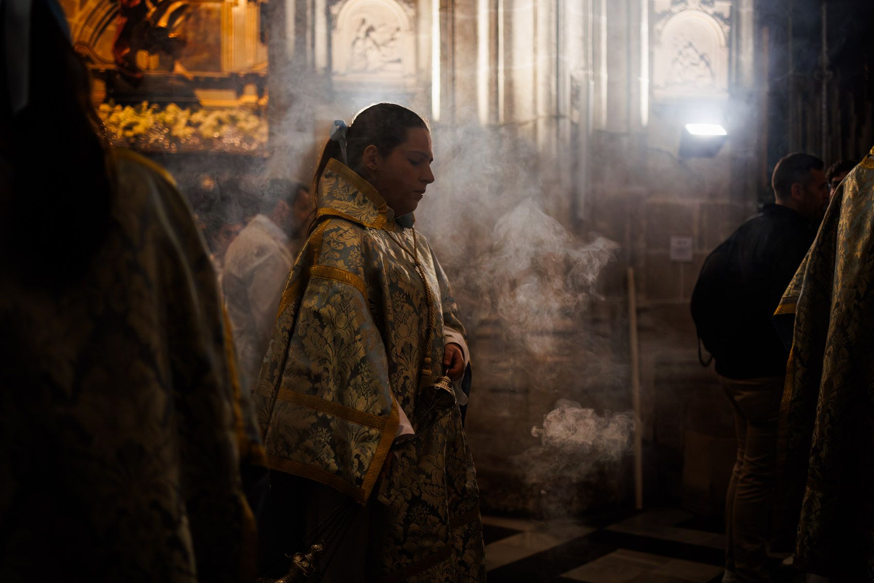 La Hermandad del Resucitado en la salida desde San Miguel La Hermandad del Resucitado en la salida desde San Miguel