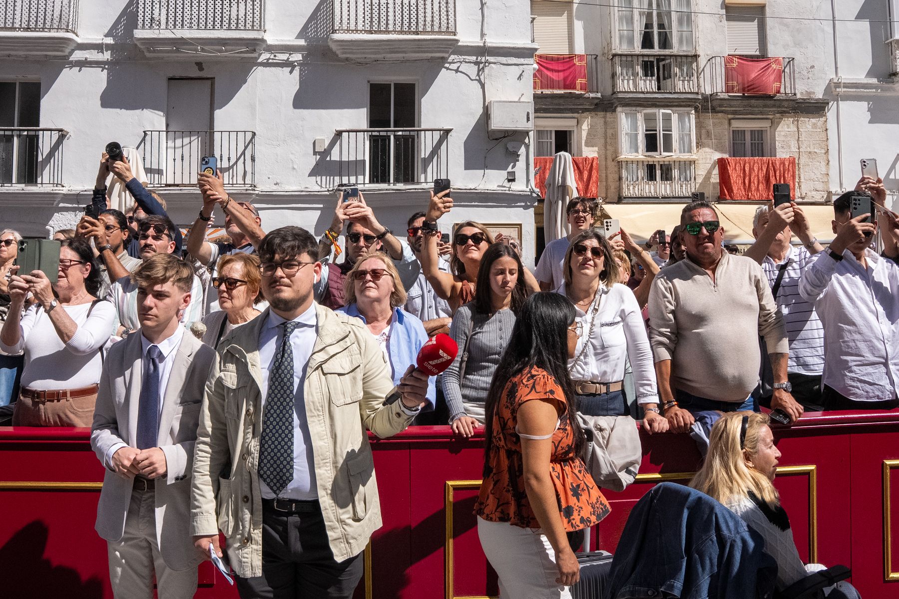 Domingo de Resurrección en Cádiz: luz, calor y el triunfo de la vida