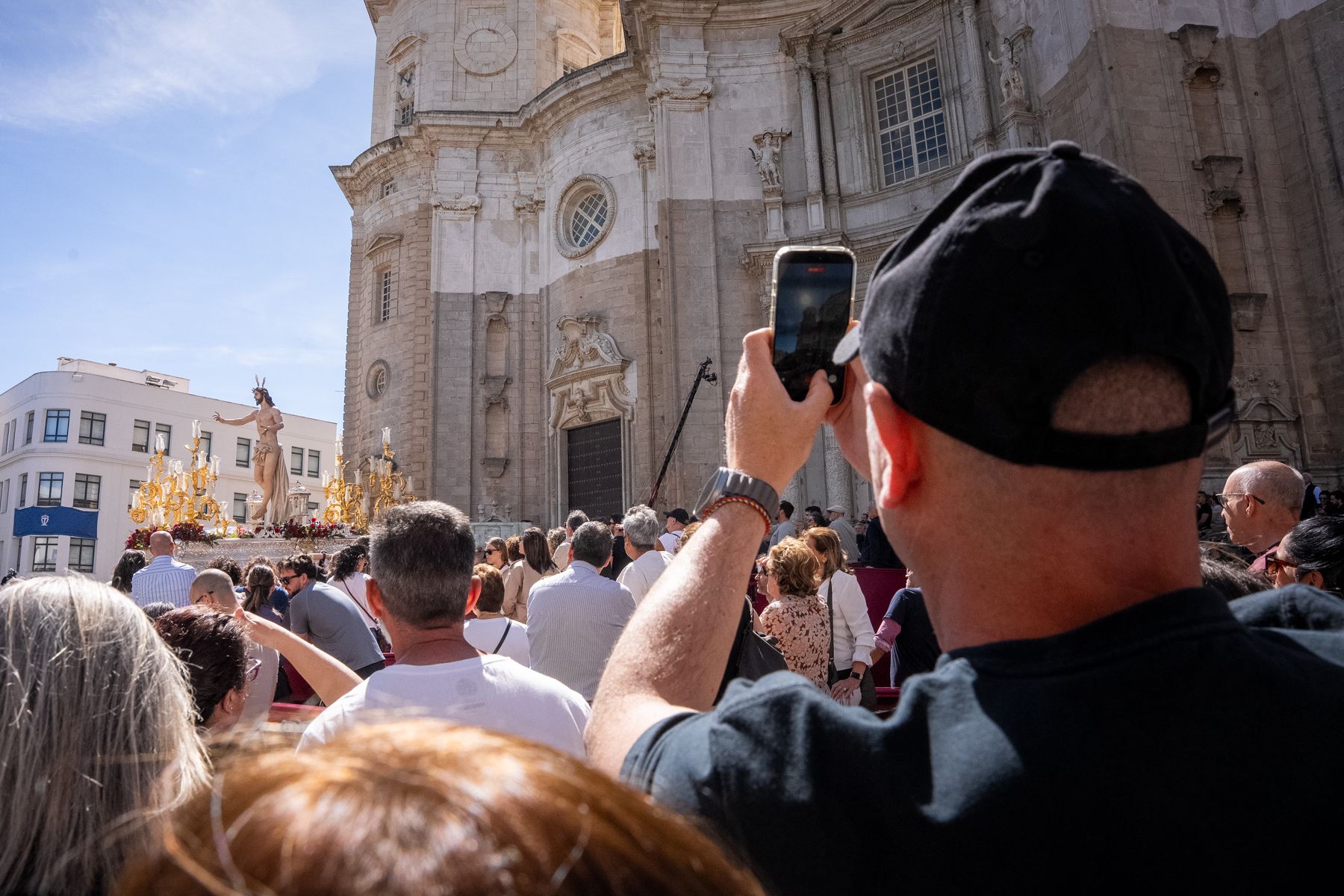 Domingo de Resurrección en Cádiz: luz, calor y el triunfo de la vida