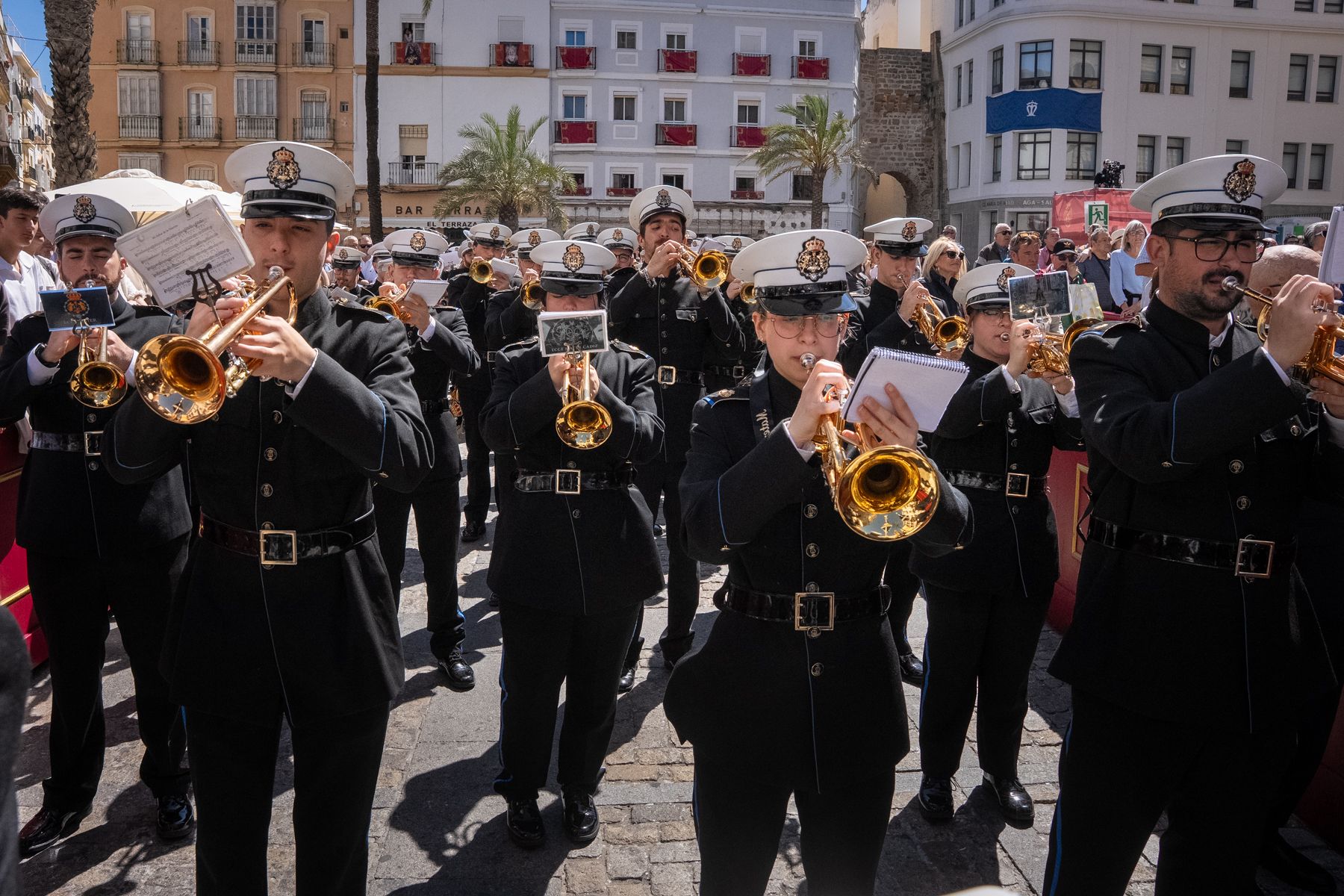 Domingo de Resurrección en Cádiz: luz, calor y el triunfo de la vida