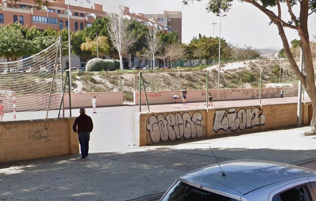 Zona de Almería donde se produjo la agresión de un menor a otro en pleno partido de futbito. Zona de Almería donde se produjo la agresión de un menor a otro en pleno partido de futbito.