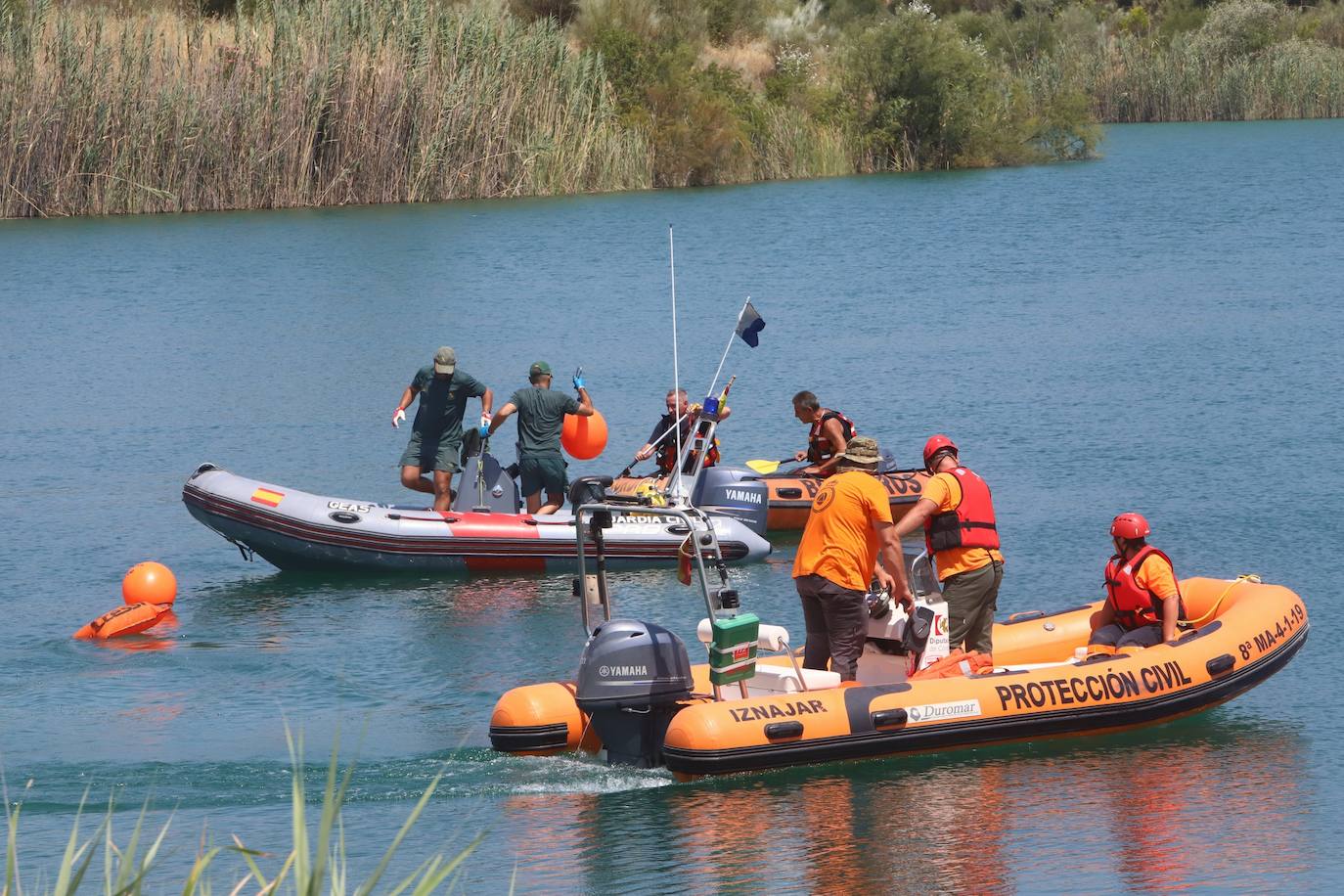 Operativo de rescate en el Lago Azul, en Córdoba, en una imagen de 'Radio Iznájar'. Operativo de rescate en el Lago Azul, en Córdoba, en una imagen de 'Radio Iznájar'.