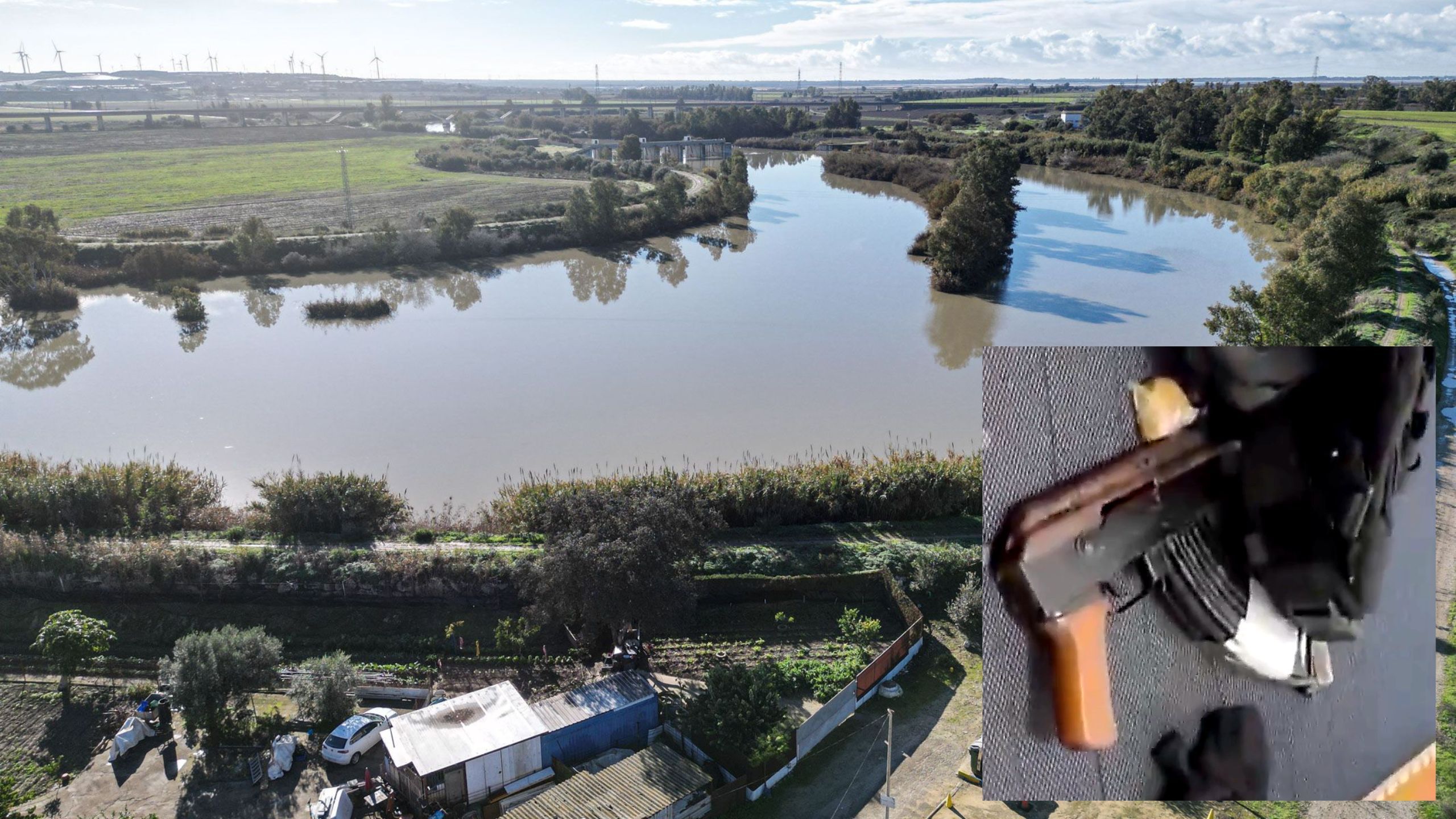 El río Guadalete, a su paso por El Portal, donde fueron hallados dos kalashnikovs el pasado otoño.