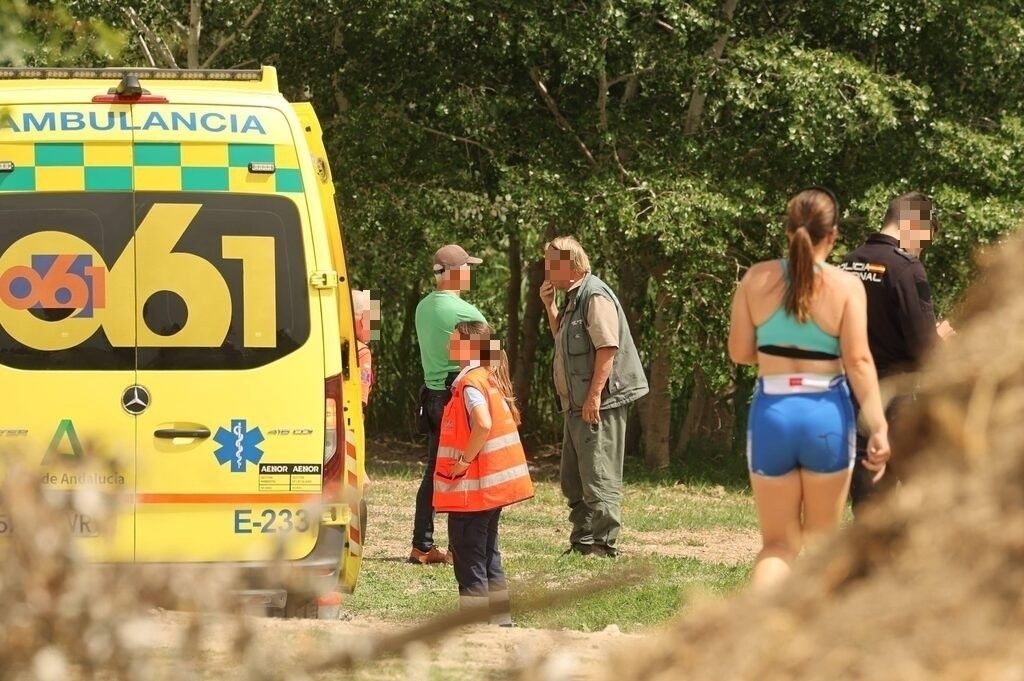 Labores de rescate en el Guadalete. Labores de rescate en el Guadalete.