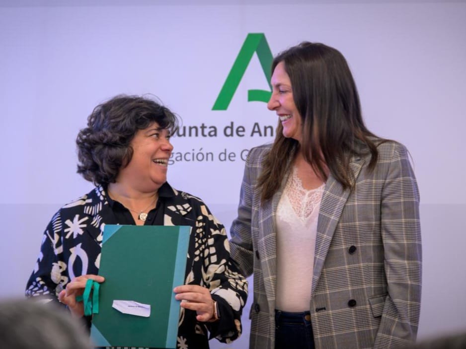 La alcaldesa firma la adenda al convenio de ampliación de plazas del Centro de Alzheimer. (1)