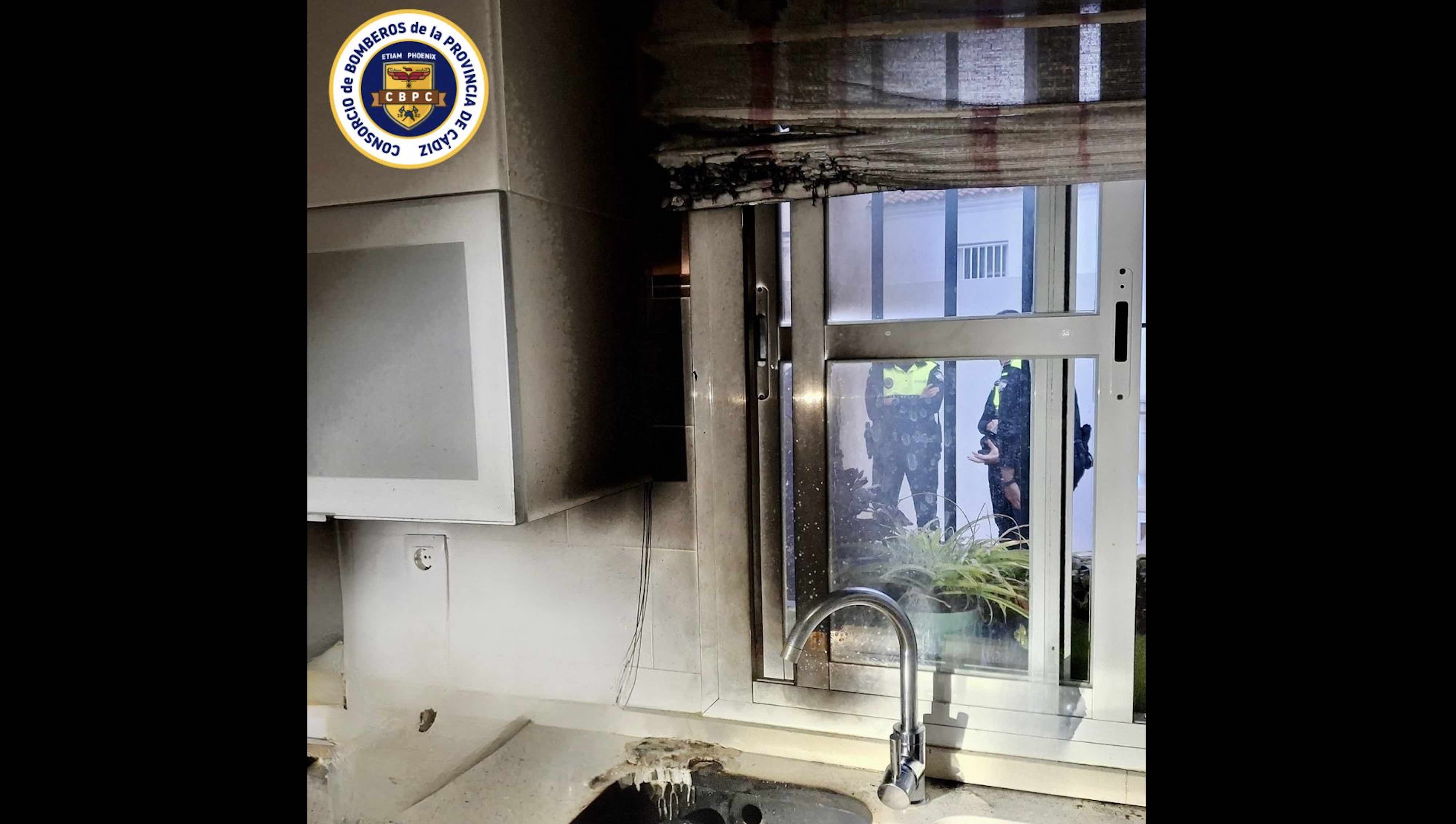 Estado en que quedó la cocina tras el incendio.